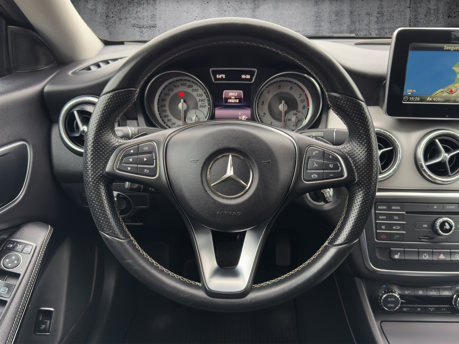 MERCEDES-BENZ CLA 250 7G-DCT-image-9