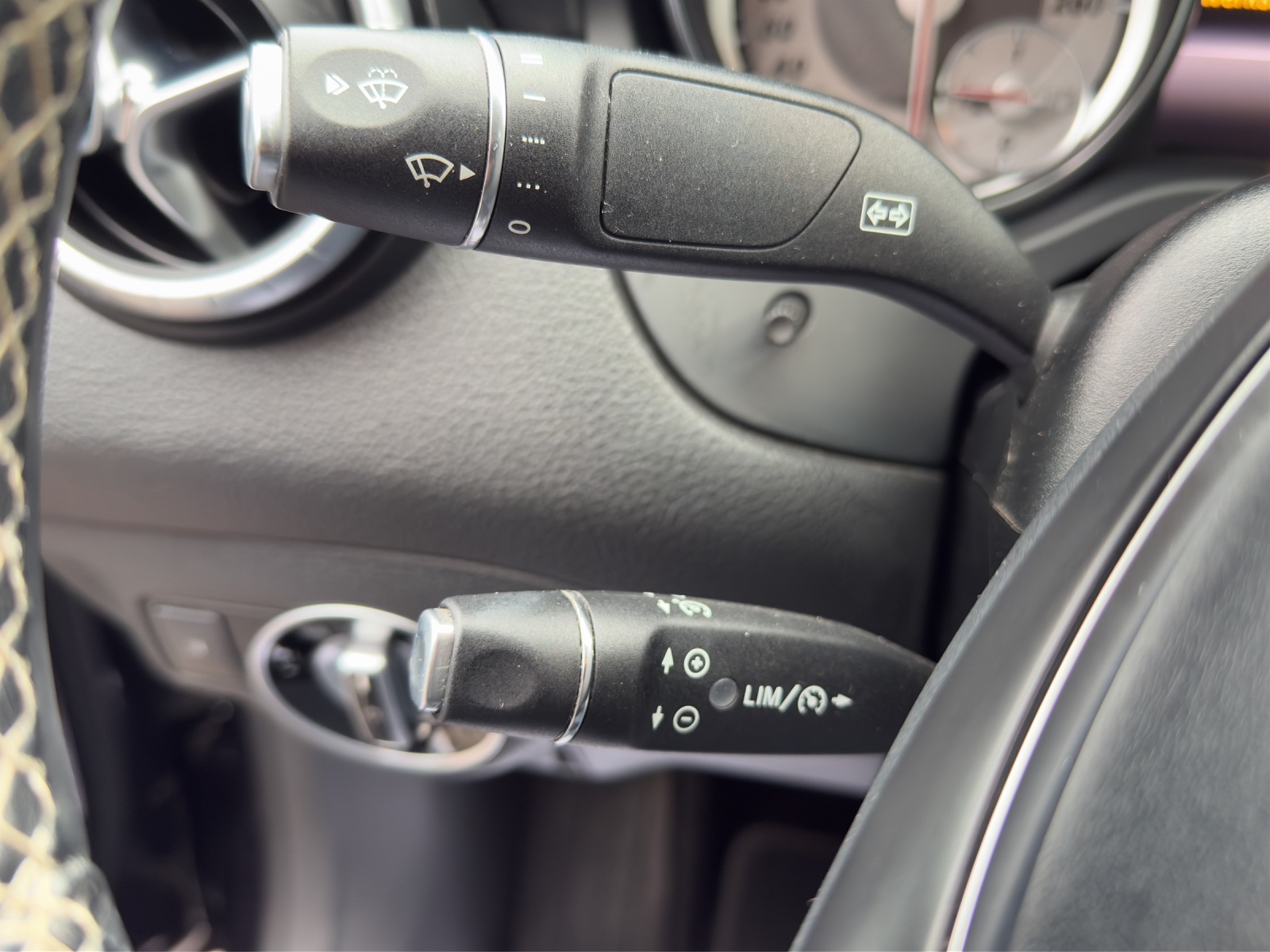 MERCEDES-BENZ CLA 250 7G-DCT-image-22