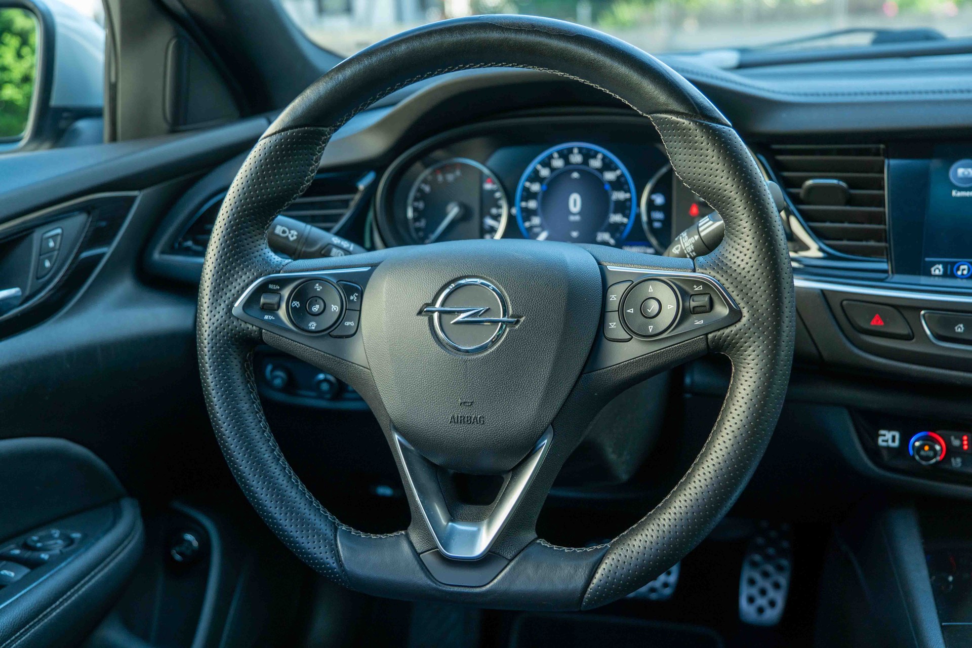 OPEL Insignia 2.0 CDTI OPC-Line Sports Tourer Excellence Automatic-image-9