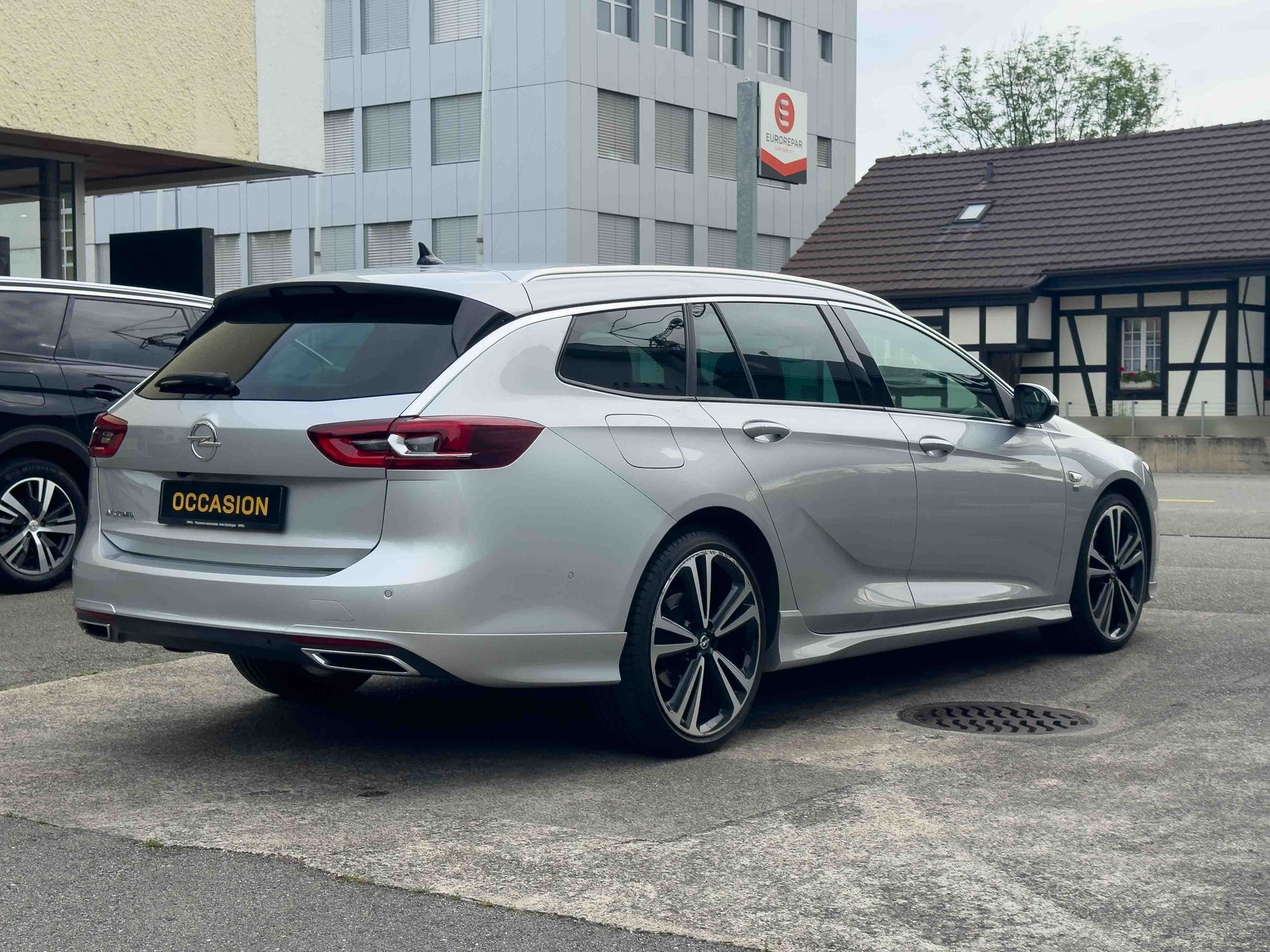 OPEL Insignia 2.0 CDTI Sports Tourer OPC-Line Excellence Automatic-image-3