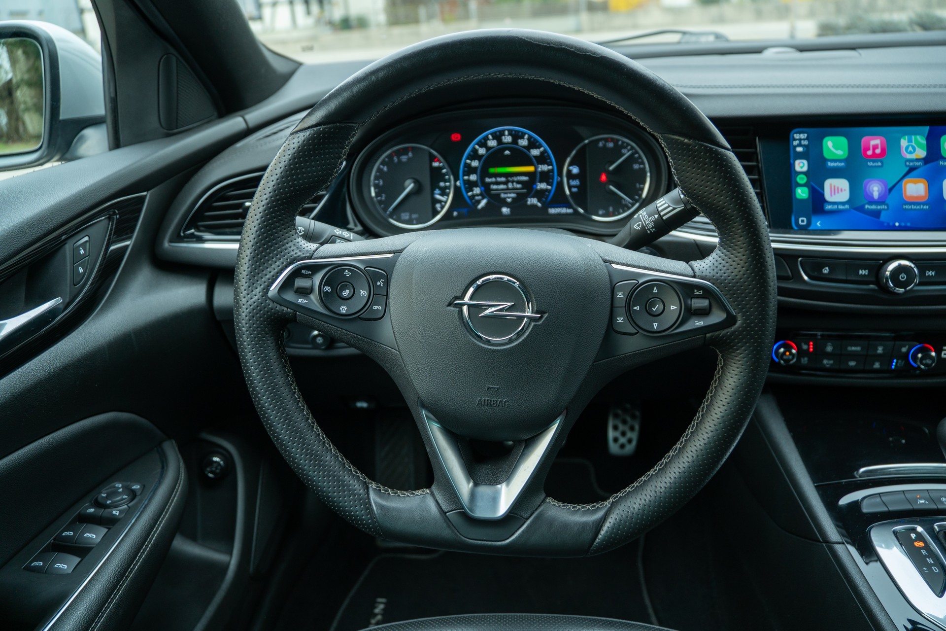 OPEL Insignia 2.0 CDTI Sports Tourer OPC-Line Excellence Automatic-image-9