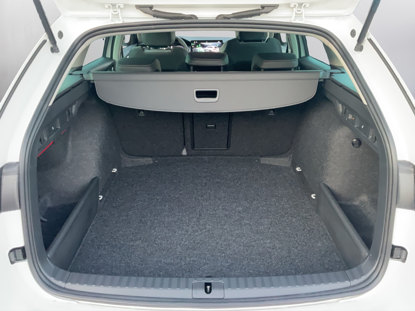 SKODA Octavia Combi 1.5 TSI mHEV DSG Selection-image-11