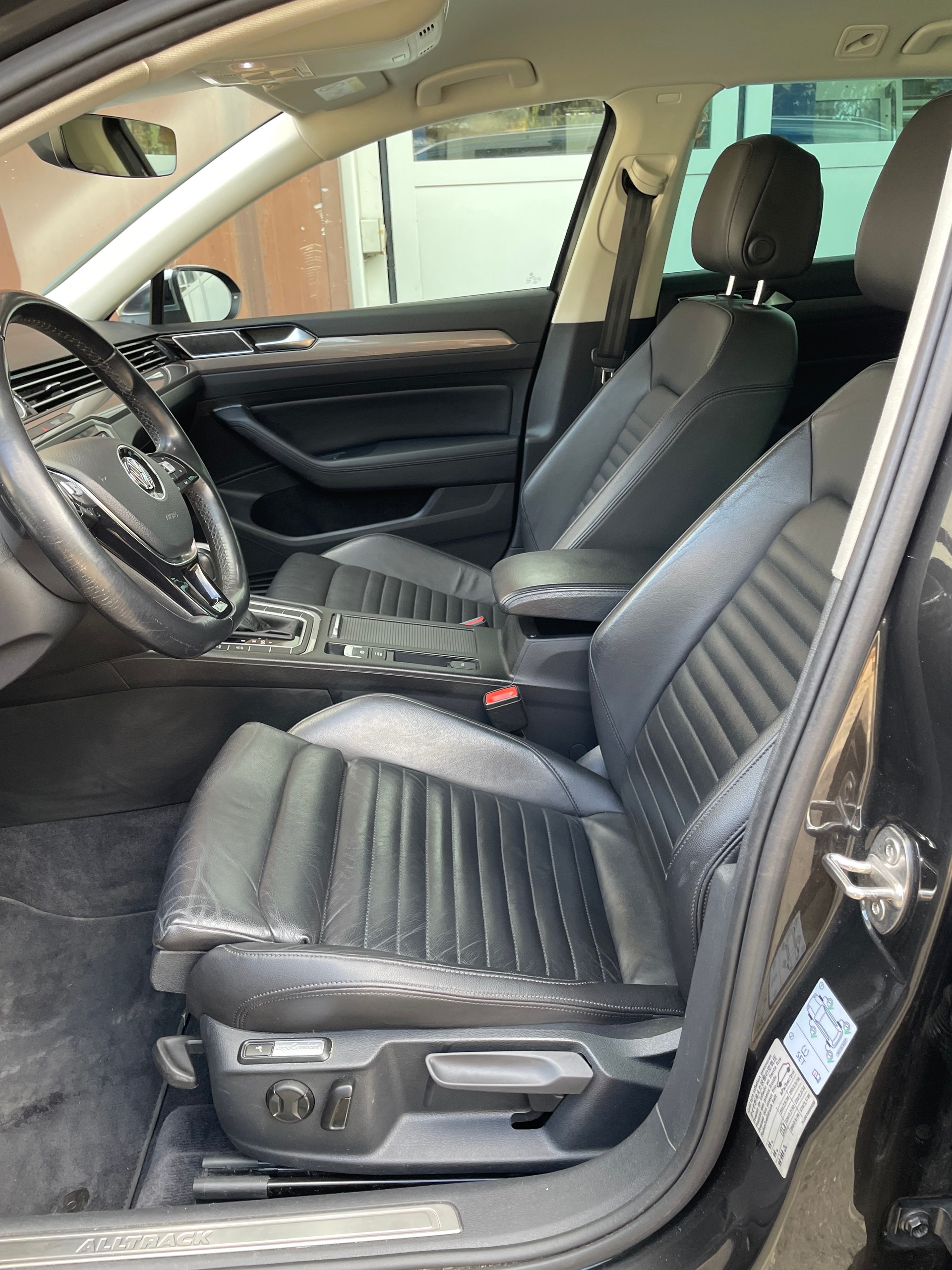 VW VW Passat Alltrack 2.0 TDI BMT 4Motion DSG-image-11