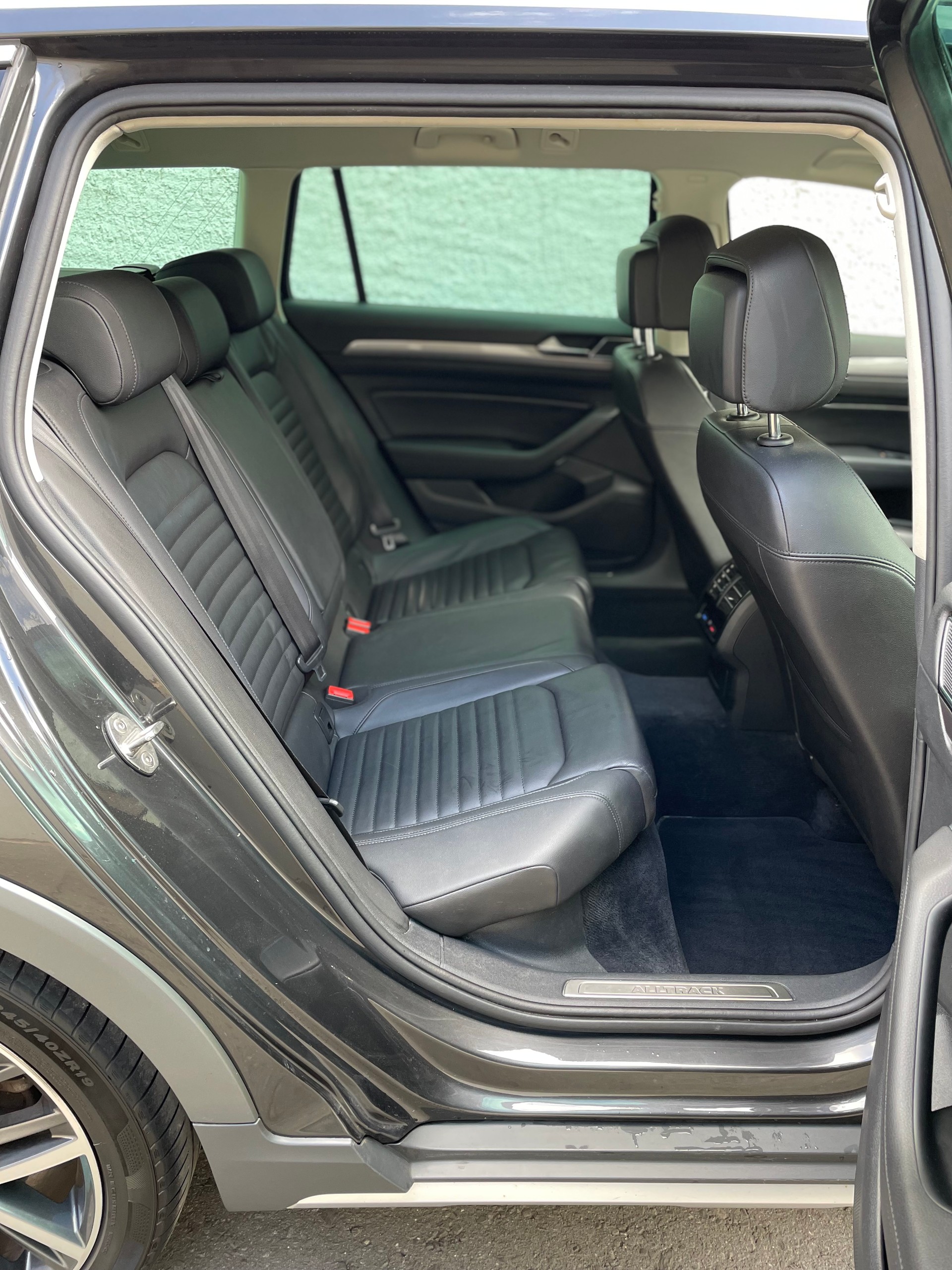VW VW Passat Alltrack 2.0 TDI BMT 4Motion DSG-image-17