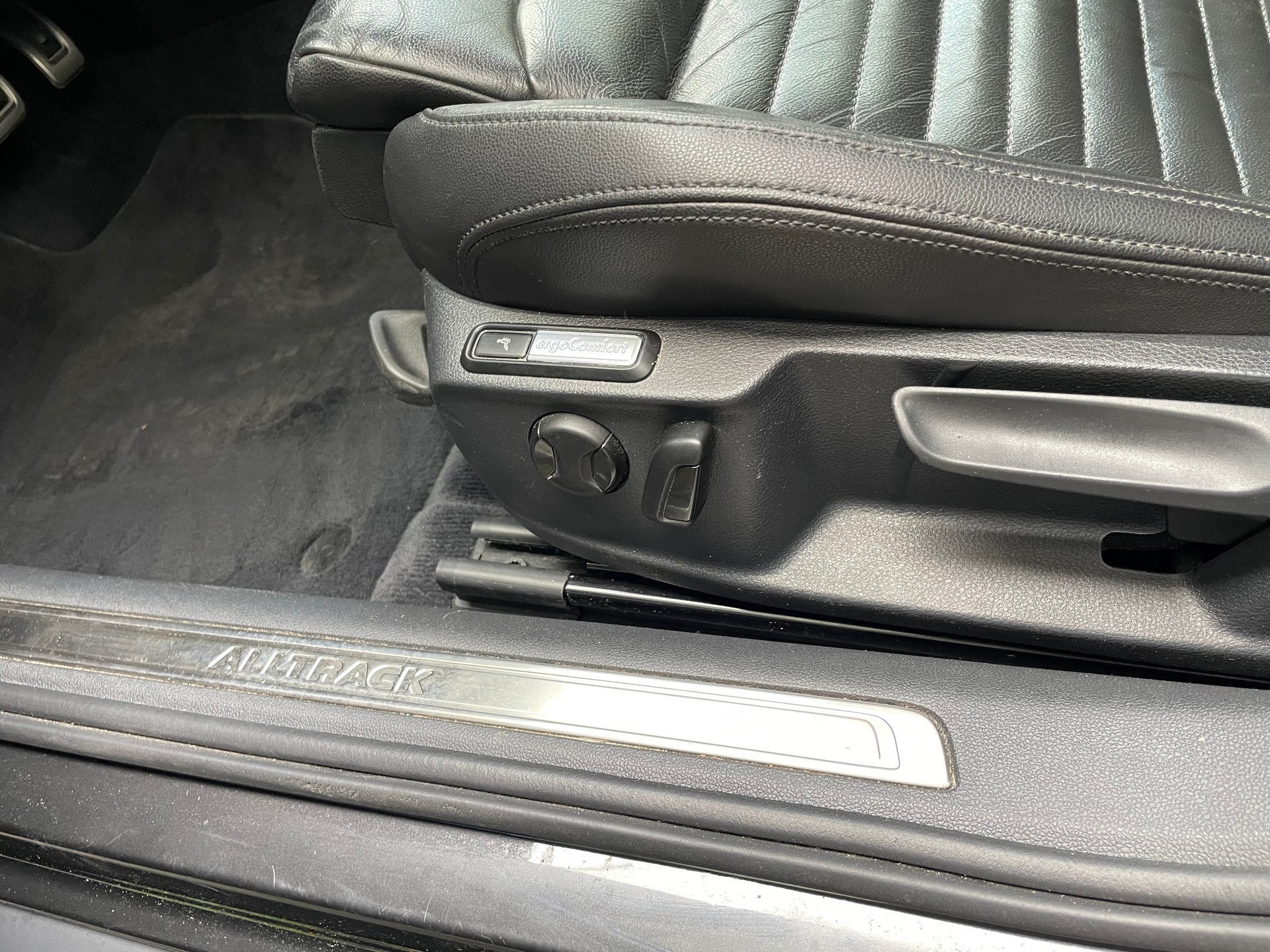 VW VW Passat Alltrack 2.0 TDI BMT 4Motion DSG-image-12
