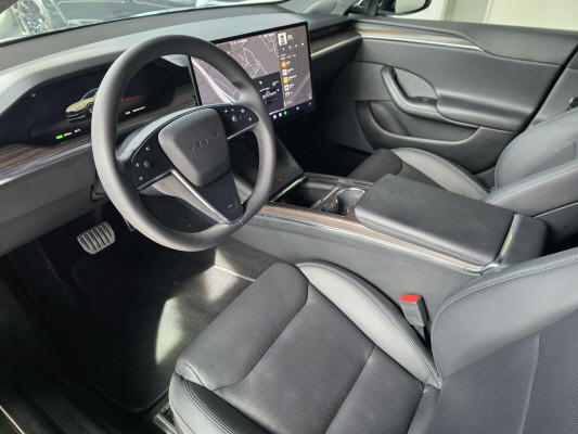 TESLA Model S-image-1