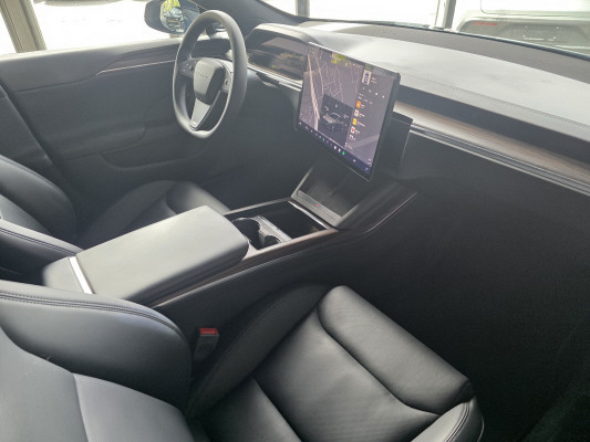 TESLA Model S-image-7