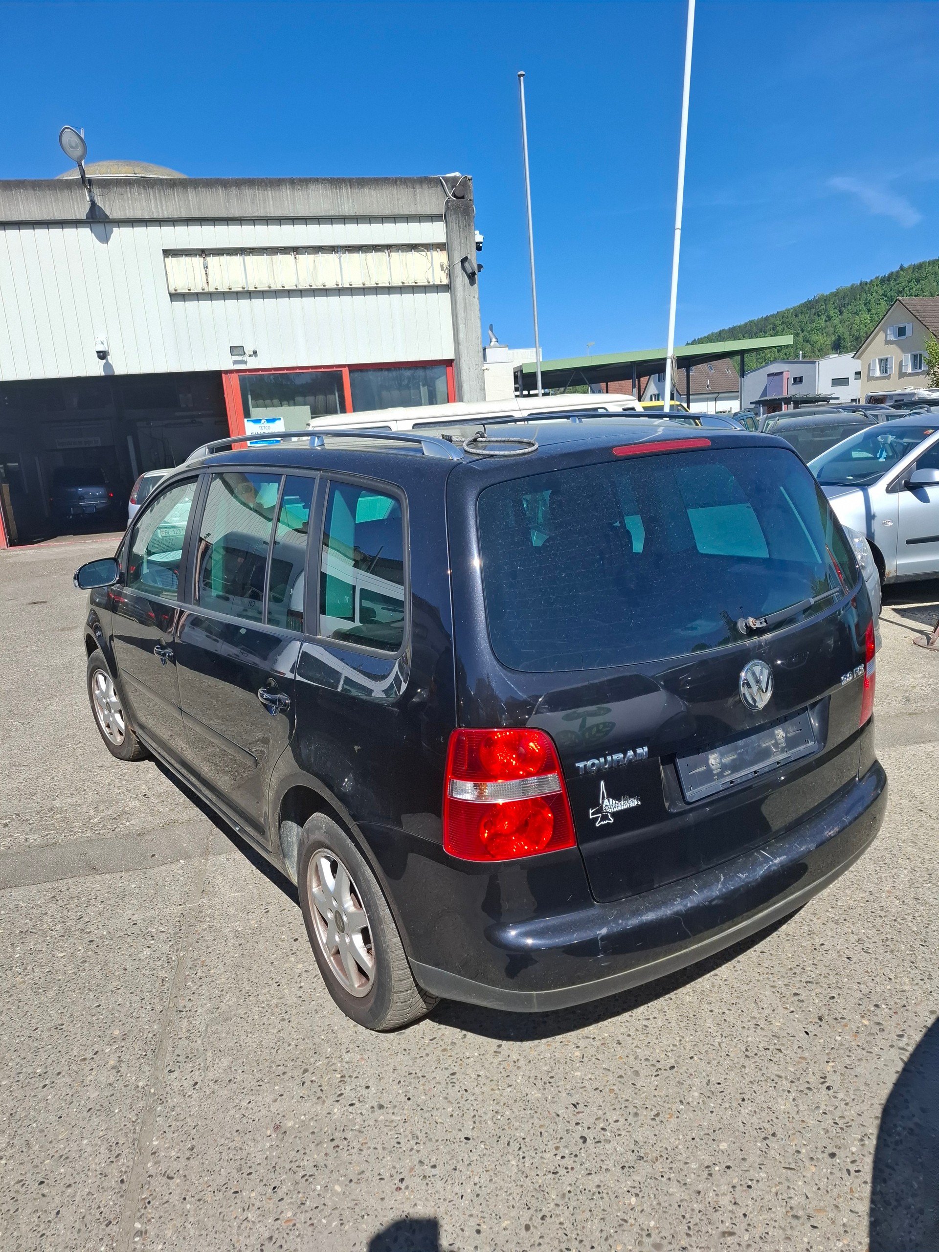 VW Touran 2.0 FSI Trendline-image-4