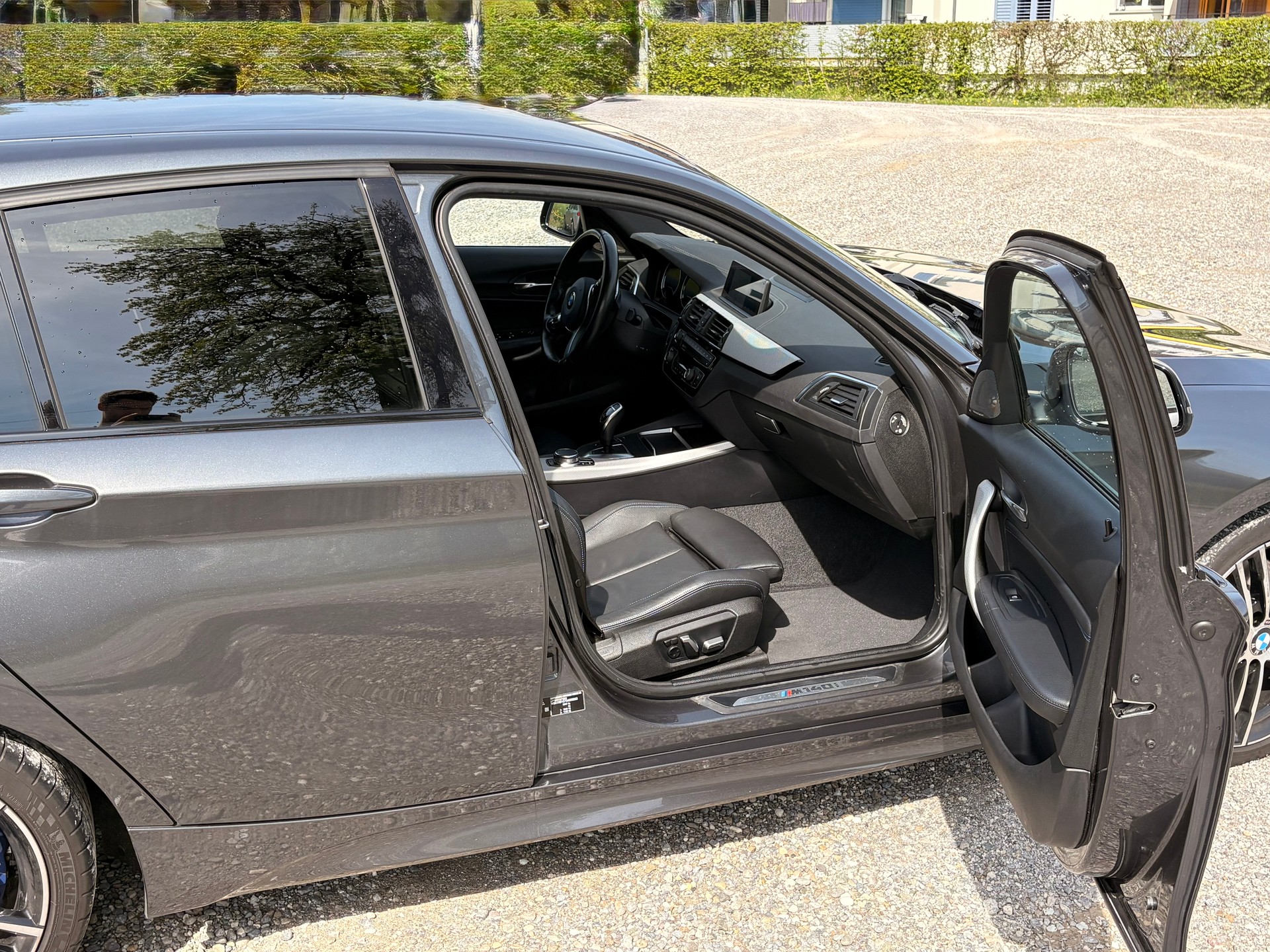 BMW M140i xDrive Steptronic / CH-Fahrzeug / 8-fach bereift-image-7