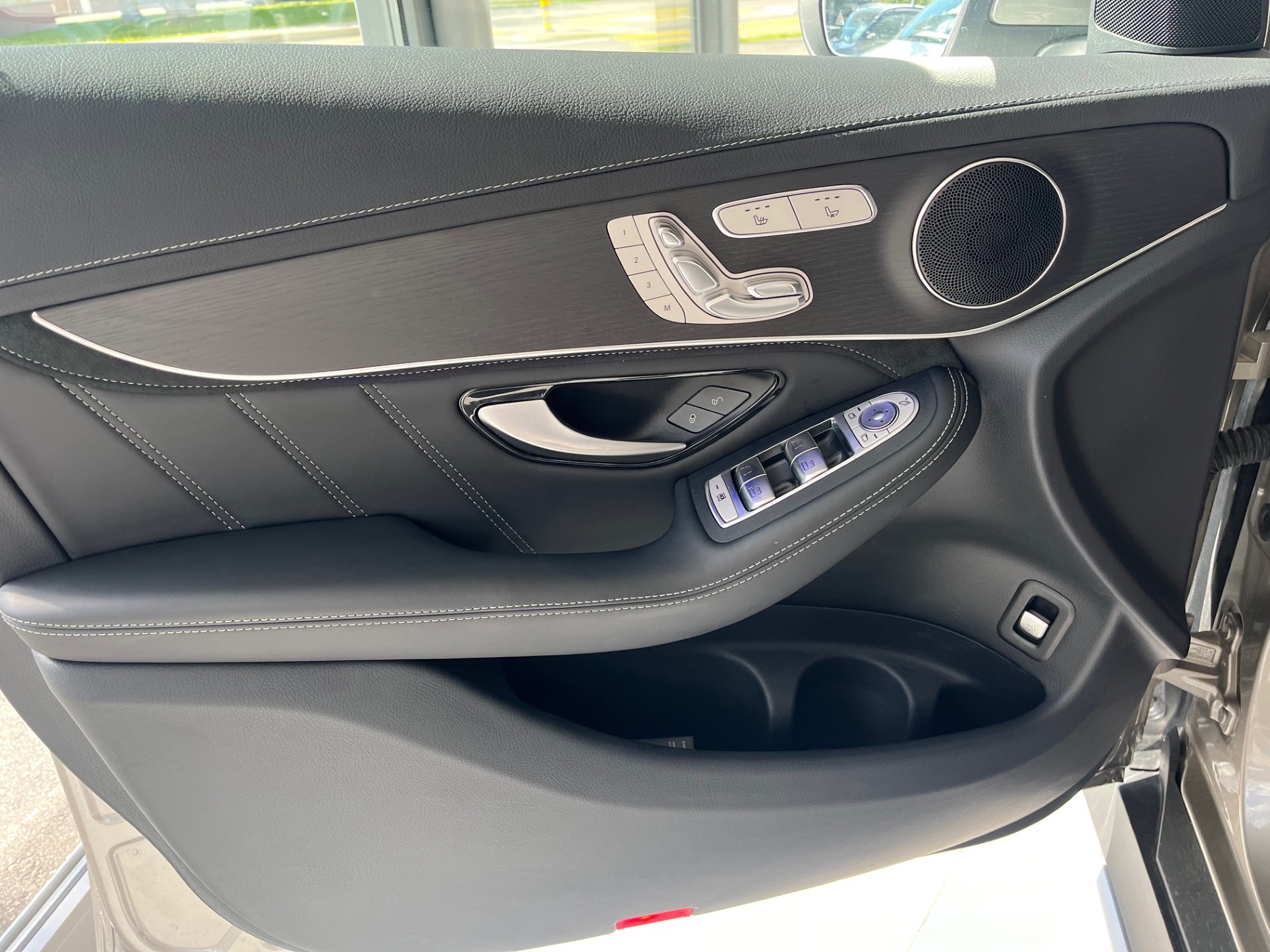 MERCEDES-BENZ GLC 63 S AMG 4Matic 9G-Tronic-image-14
