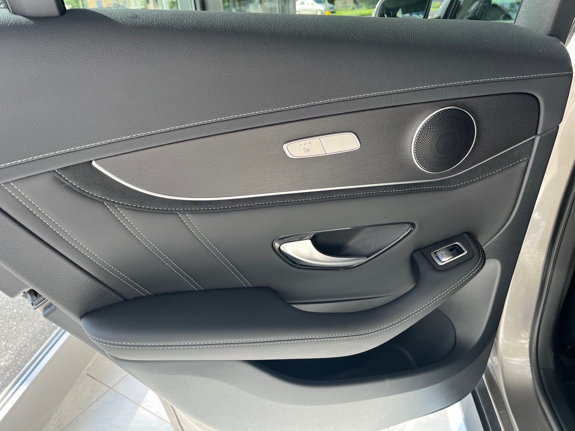MERCEDES-BENZ GLC 63 S AMG 4Matic 9G-Tronic-image-15