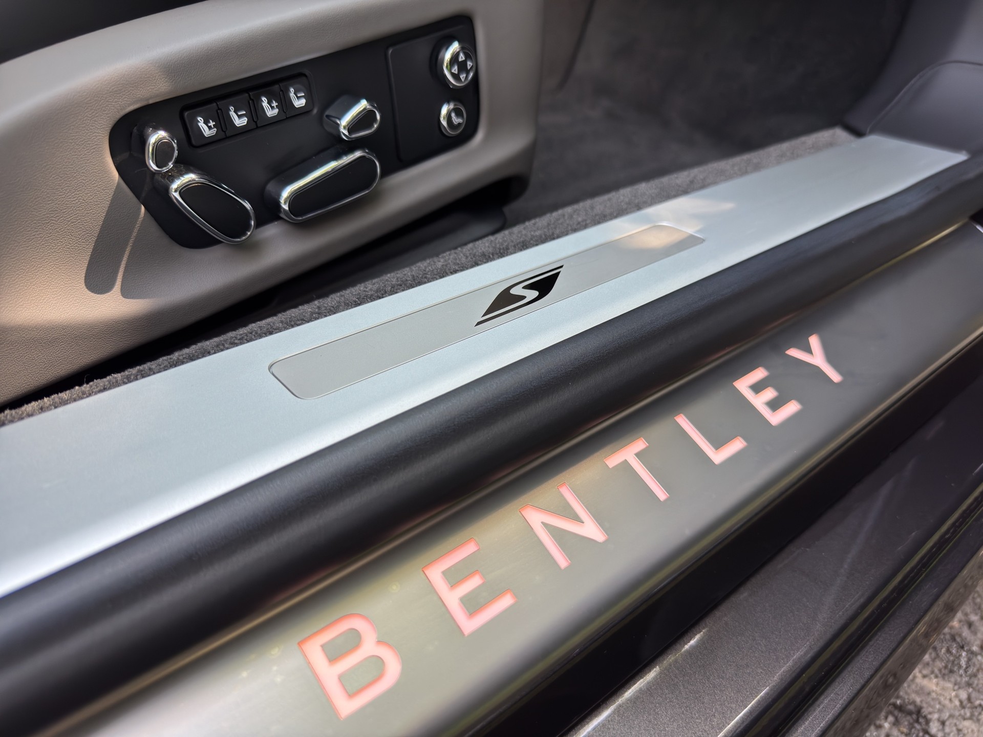 BENTLEY Continental GTC S 4.0 V8-image-23