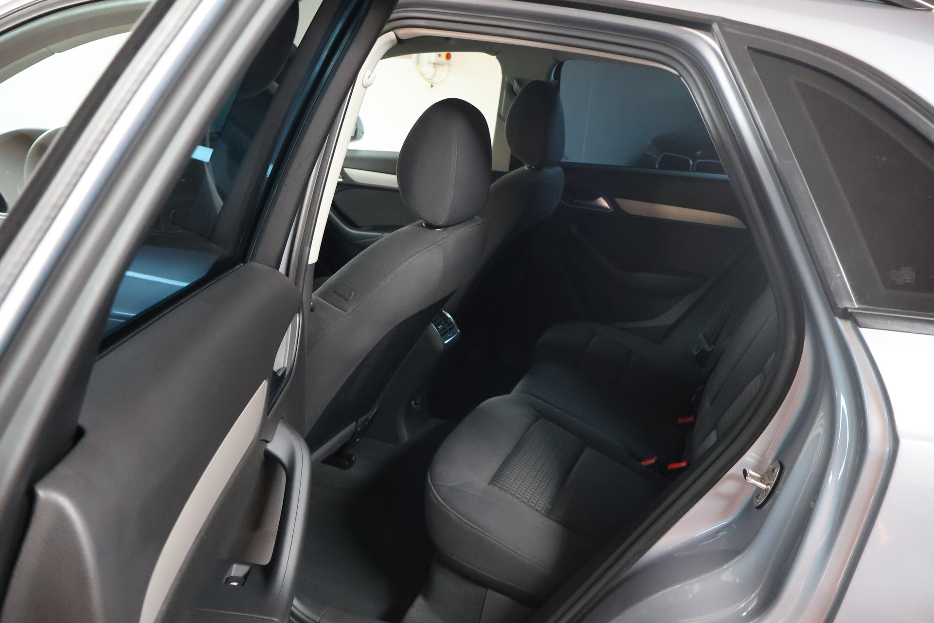 AUDI Q3 2.0 TFSI quattro S-tronic-image-15