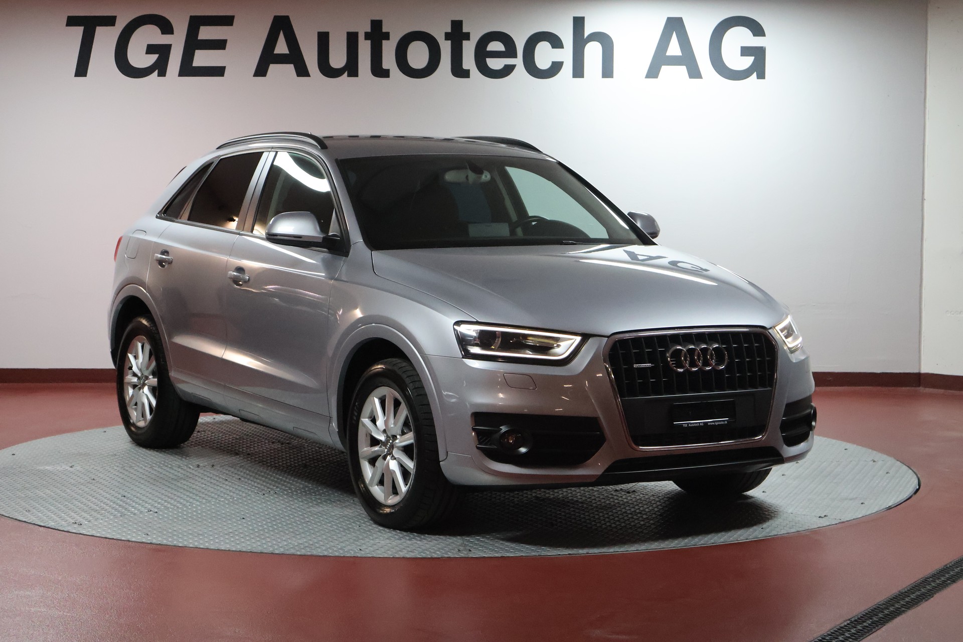 AUDI Q3 2.0 TFSI quattro S-tronic-image-2