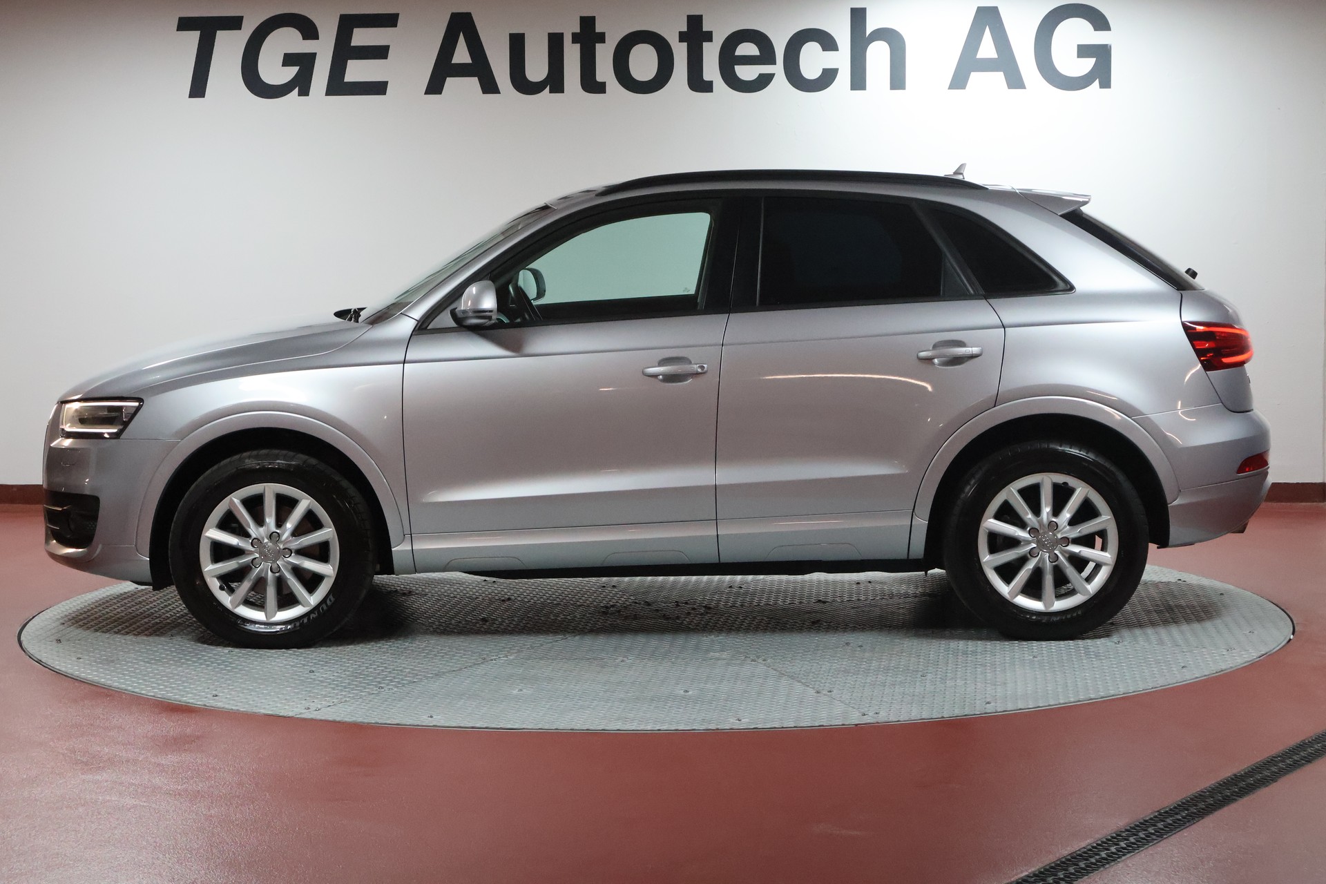 AUDI Q3 2.0 TFSI quattro S-tronic-image-3
