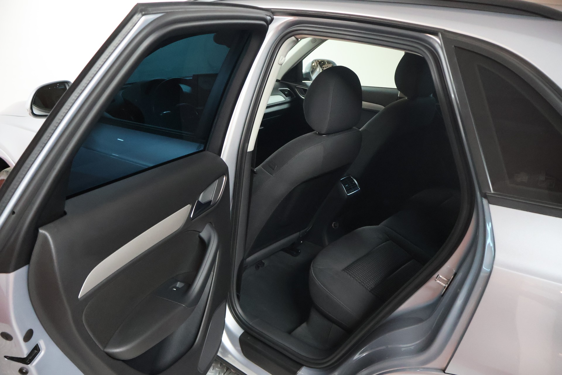 AUDI Q3 2.0 TFSI quattro S-tronic-image-14