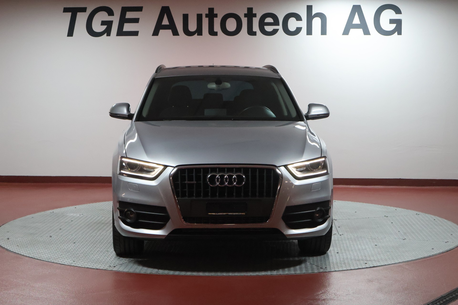 AUDI Q3 2.0 TFSI quattro S-tronic-image-1