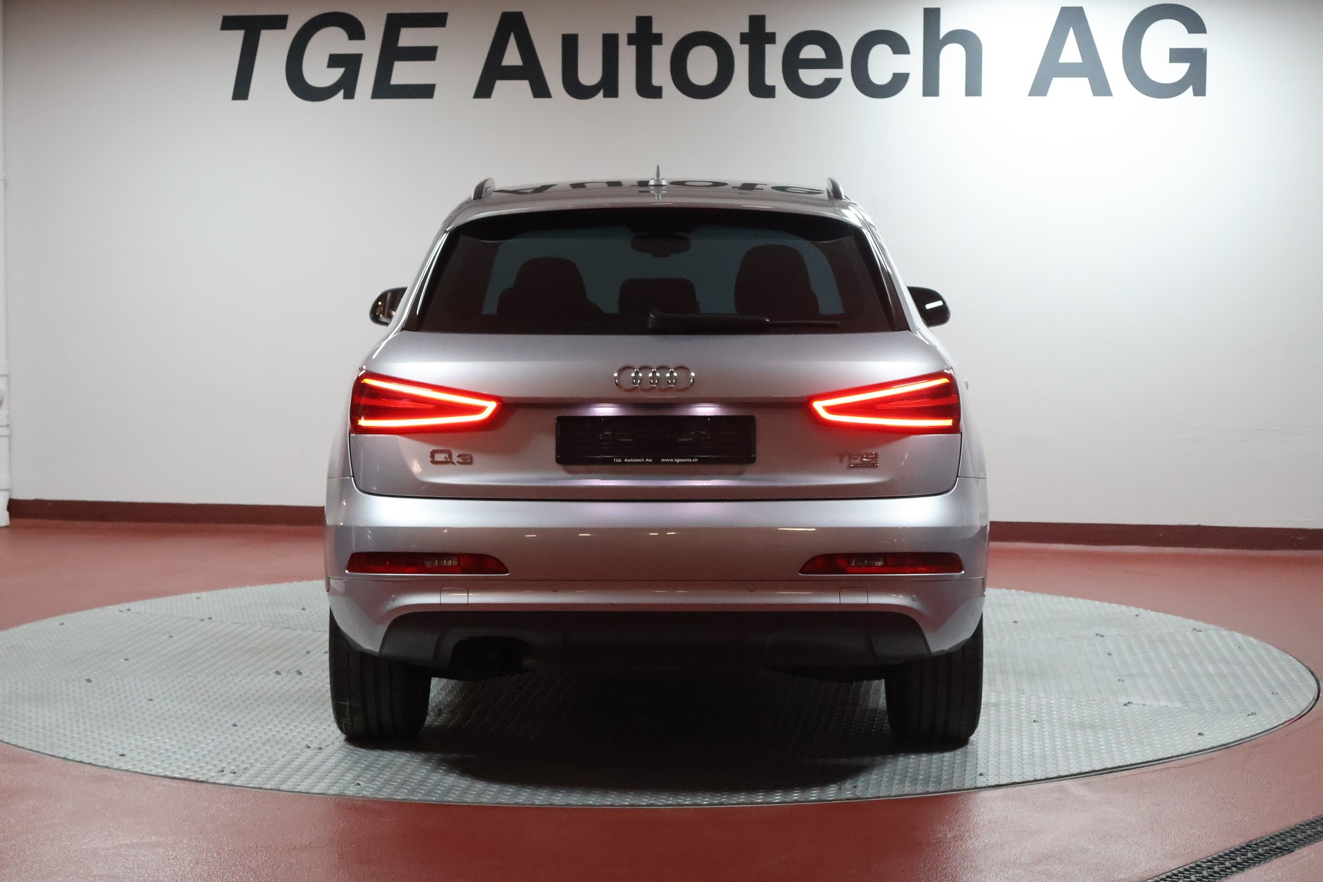AUDI Q3 2.0 TFSI quattro S-tronic-image-19
