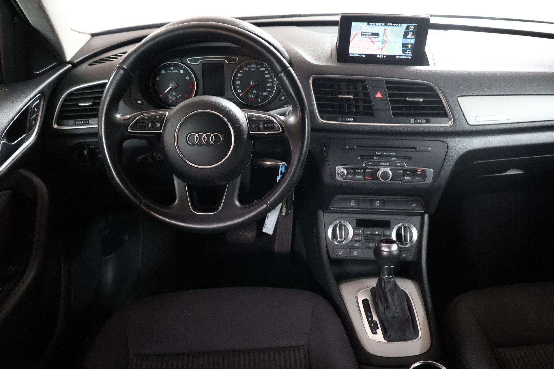 AUDI Q3 2.0 TFSI quattro S-tronic-image-7