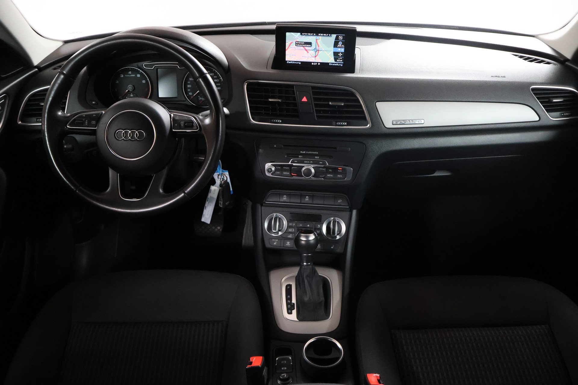 AUDI Q3 2.0 TFSI quattro S-tronic-image-8