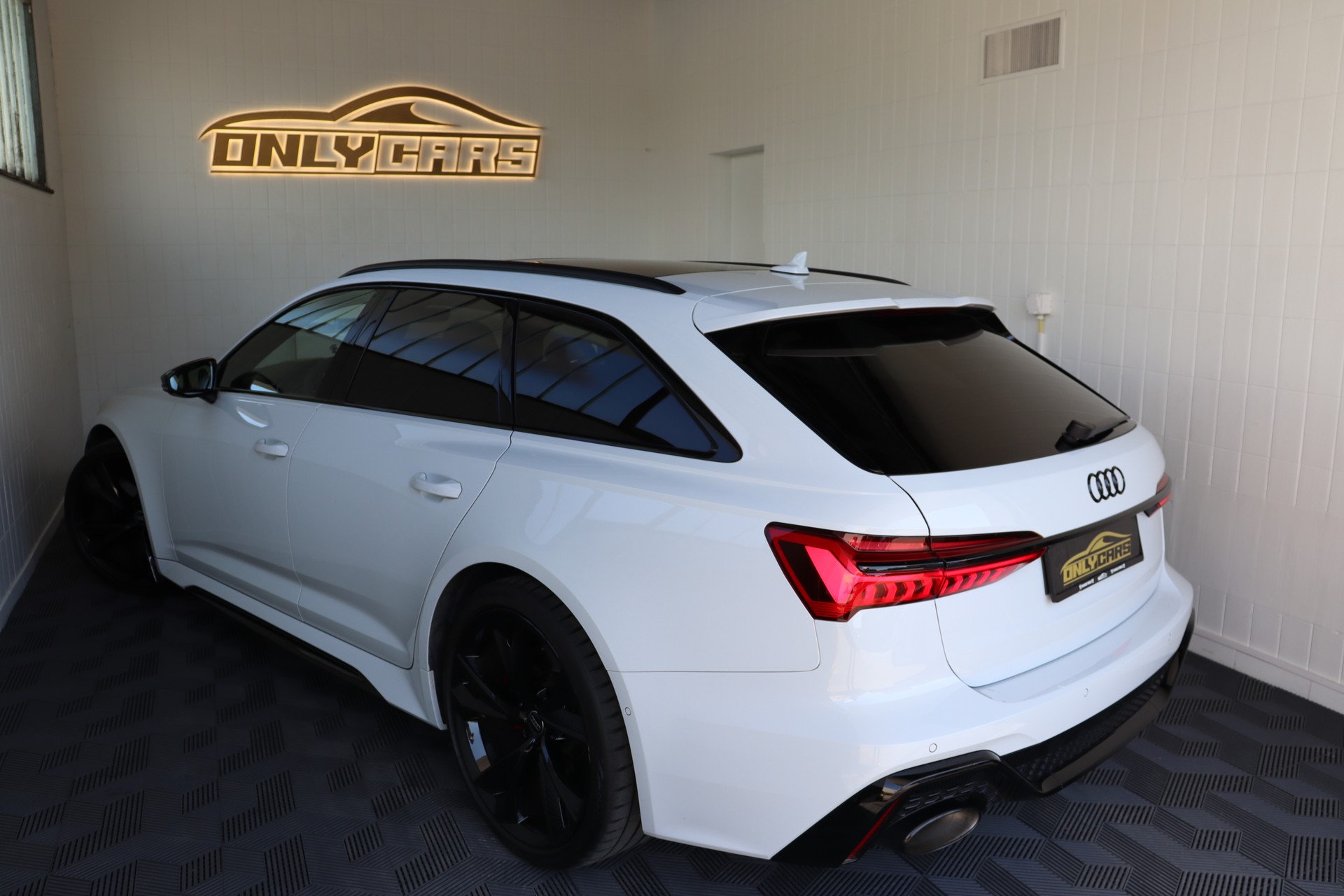 AUDI RS6 Avant 4.0 TFSI V8 quattro **CH-FZ**-image-6