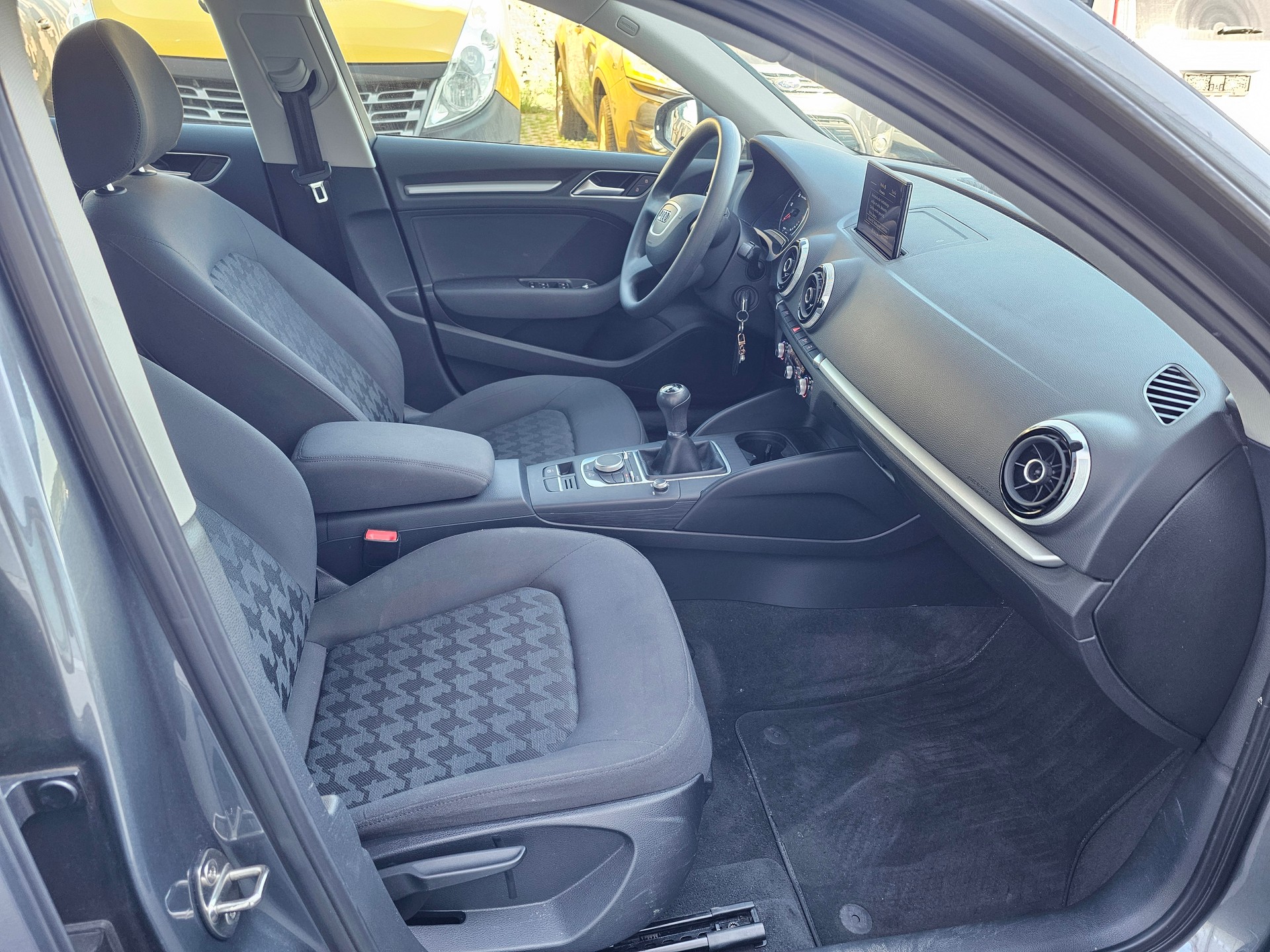 AUDI A3 Sportback 1.6 TDI Attraction-image-10