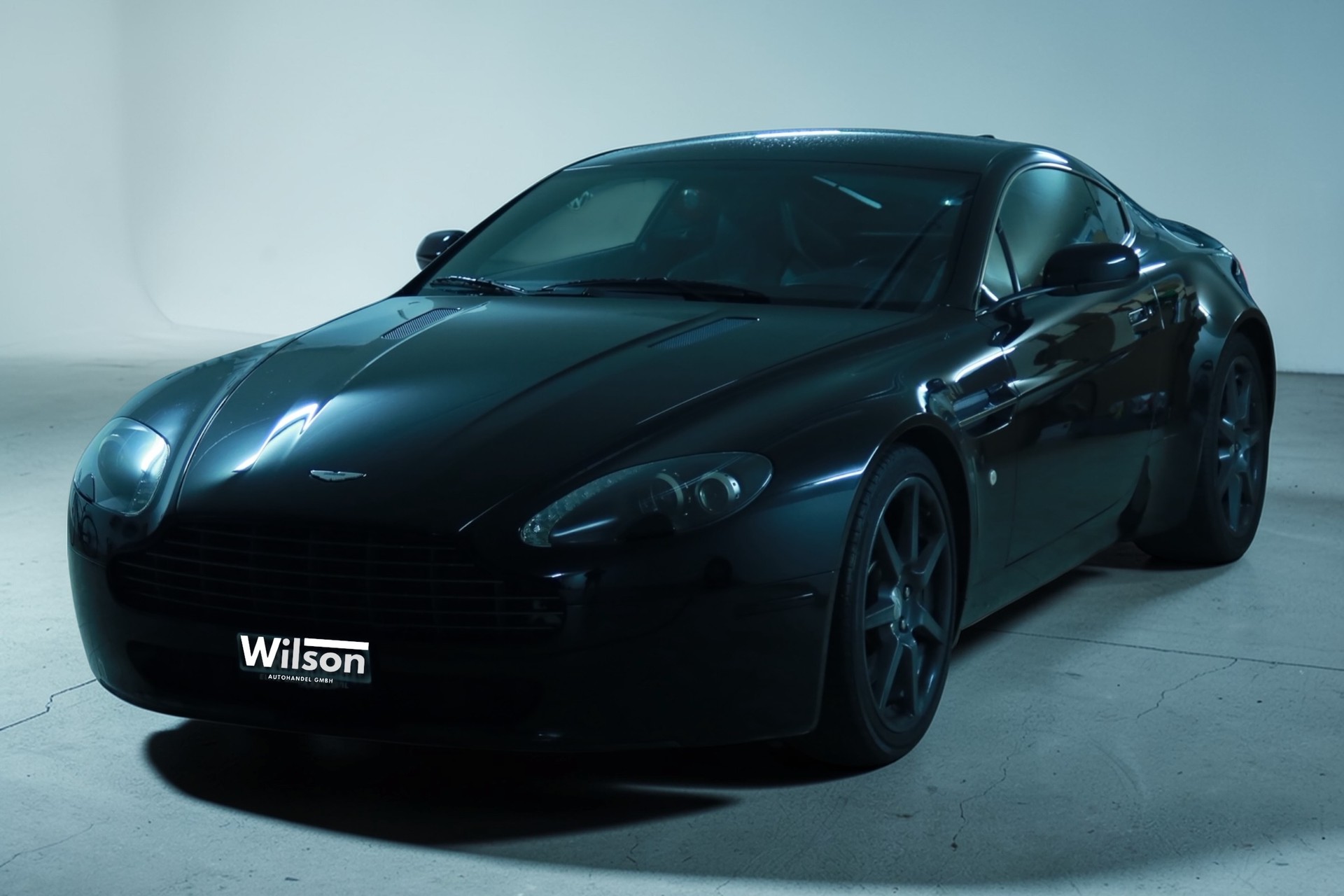 ASTON MARTIN V8 Vantage 4.3-showroom-element-1