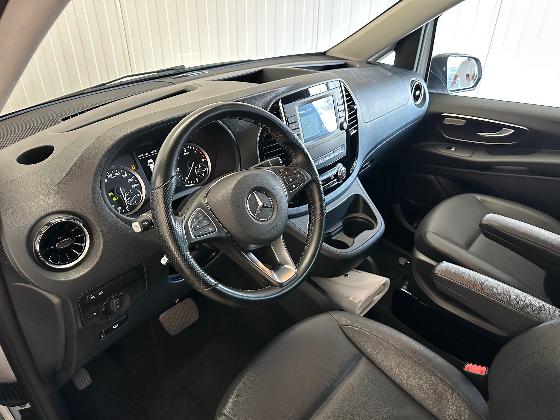 MERCEDES-BENZ Vito 124 CDI Tourer 9G-Tronic 7-SITZER-image-11