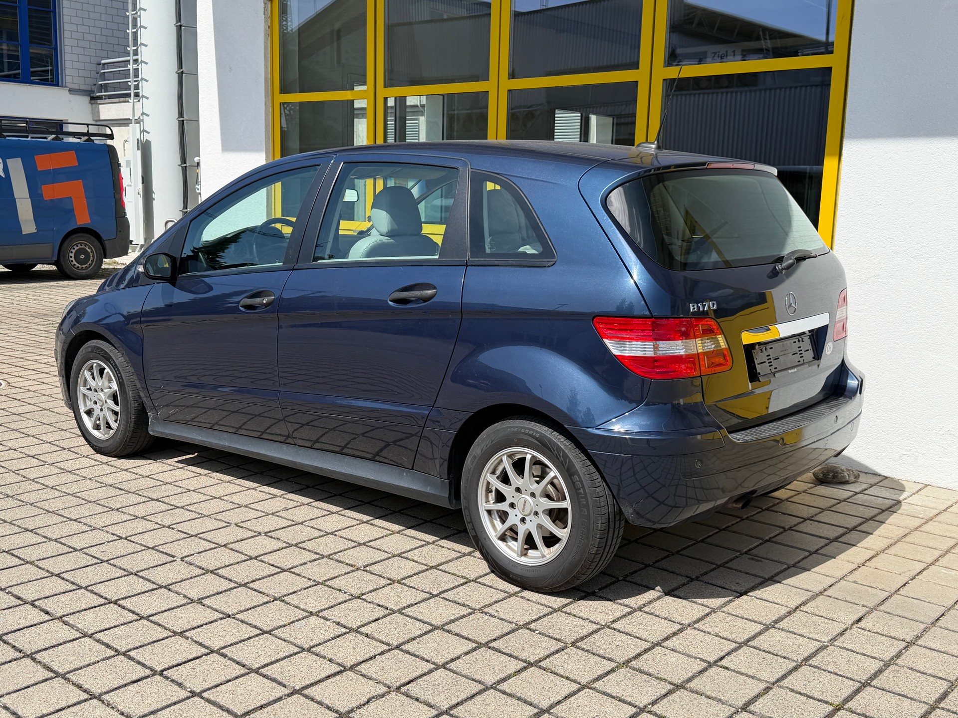 MERCEDES-BENZ B 170-showroom-element-3