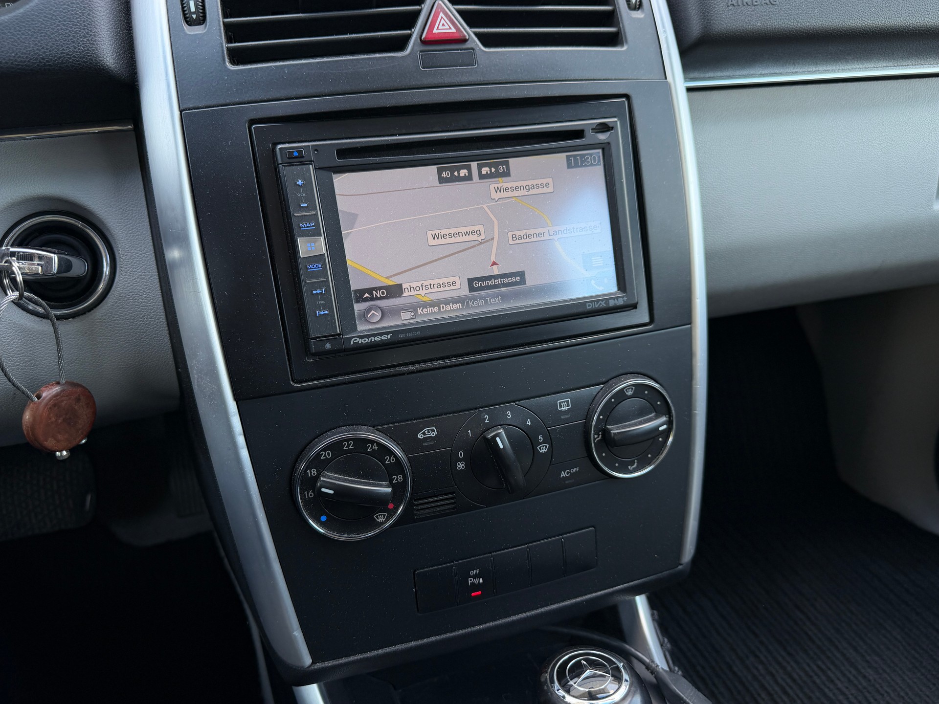 MERCEDES-BENZ B 170-image-17