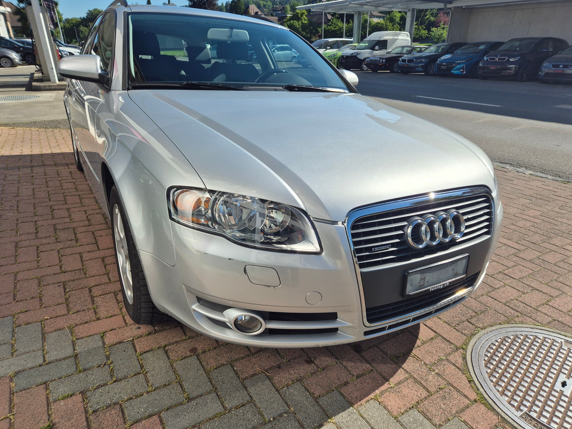 AUDI A4 Avant 2.0 Turbo FSI quattro-image-1