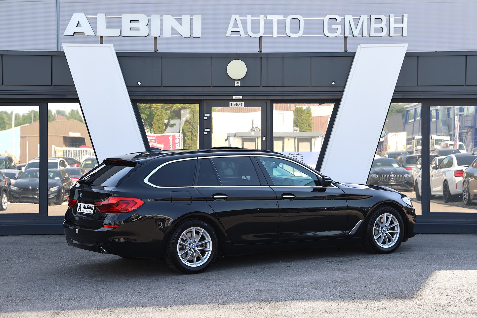 BMW 530i xDrive Touring Steptronic-showroom-element-2