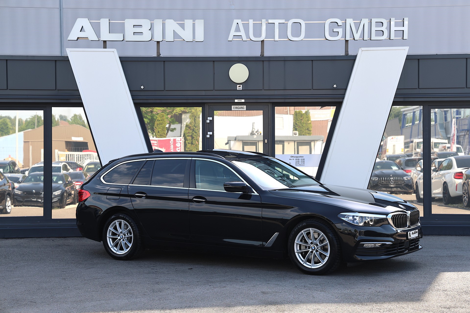 BMW 530i xDrive Touring Steptronic-showroom-element-1
