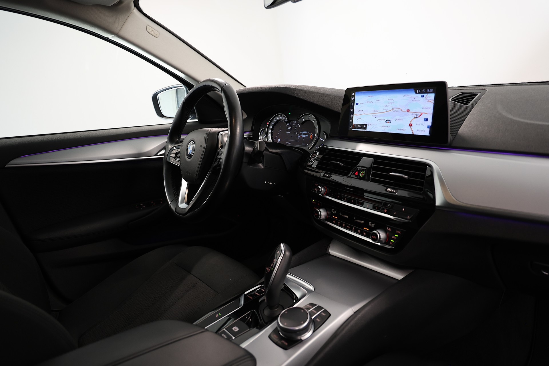 BMW 530i xDrive Touring Steptronic-image-12