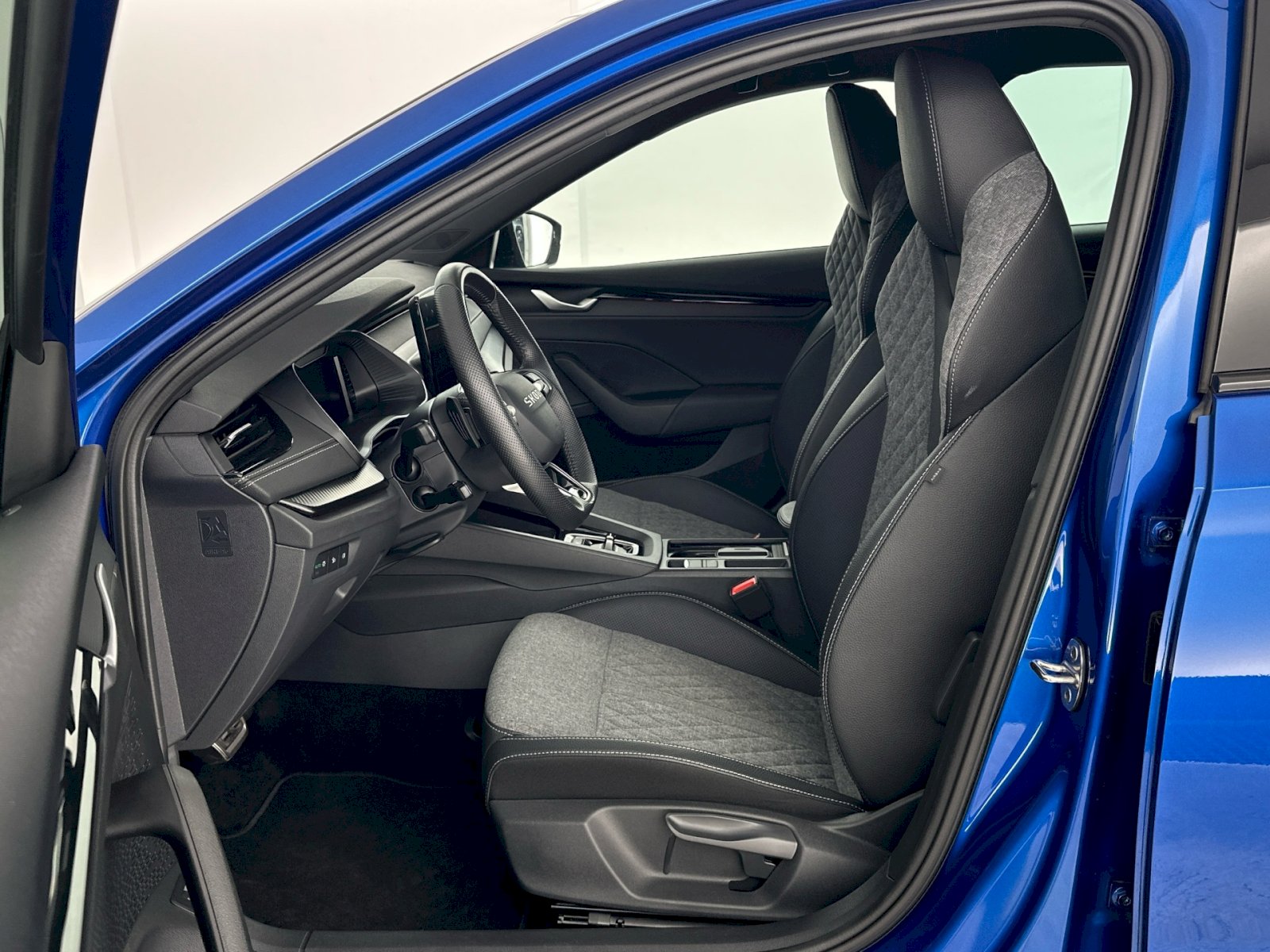 SKODA Octavia Combi 1.5 TSI mHEV DSG SportLine 150PS *FACELIFT *ELEKTR. AHK *RACE BLUE *BLACK PACKAGE *5 Jahre WERKS-GARANTIE!-image-5