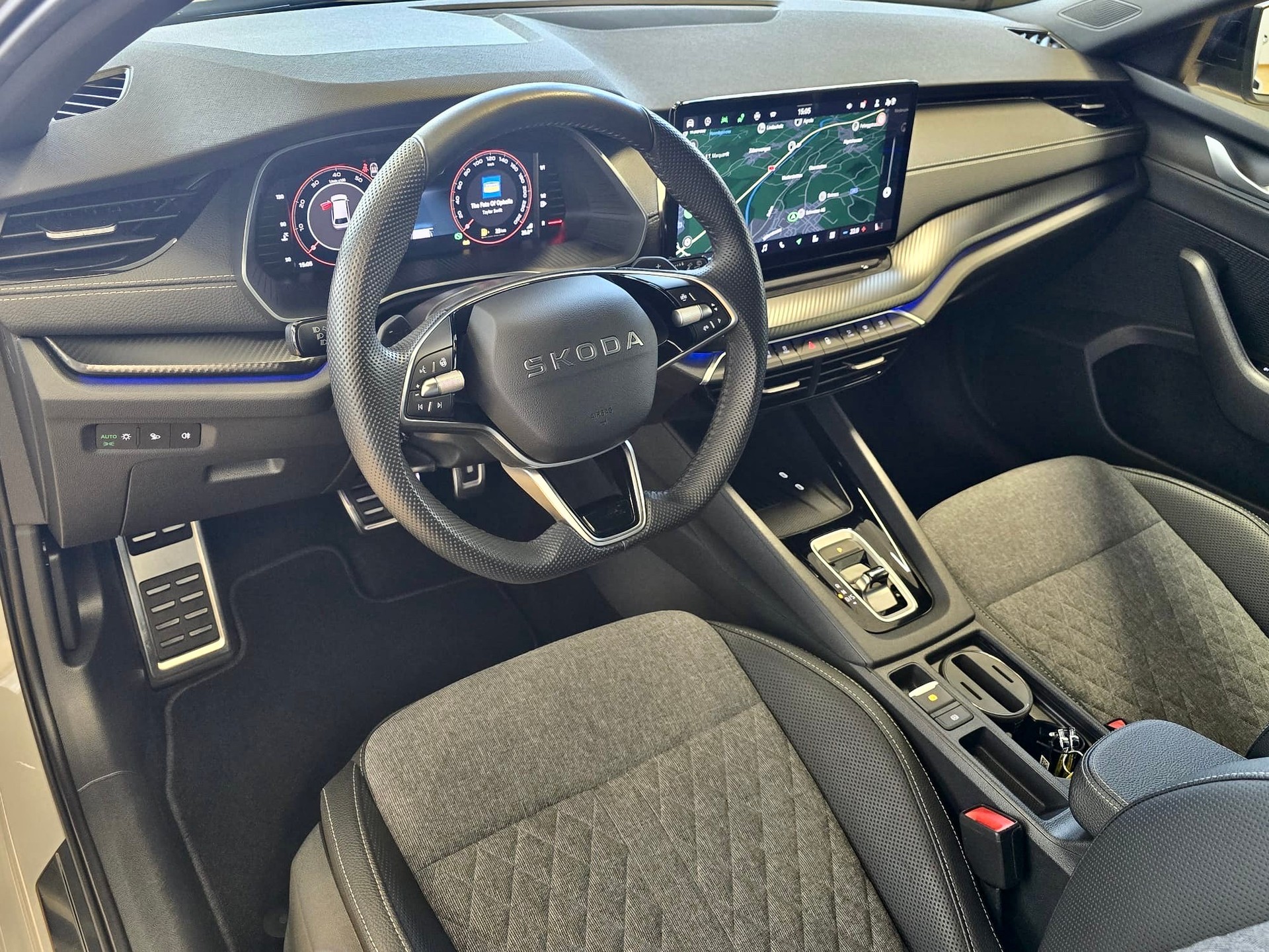 SKODA Octavia Combi 1.5 TSI mHEV DSG SportLine 150PS *FACELIFT *ELEKTR. AHK *STEEL GREY *BLACK PACKAGE *5 Jahre WERKS-GARANTIE!-image-11