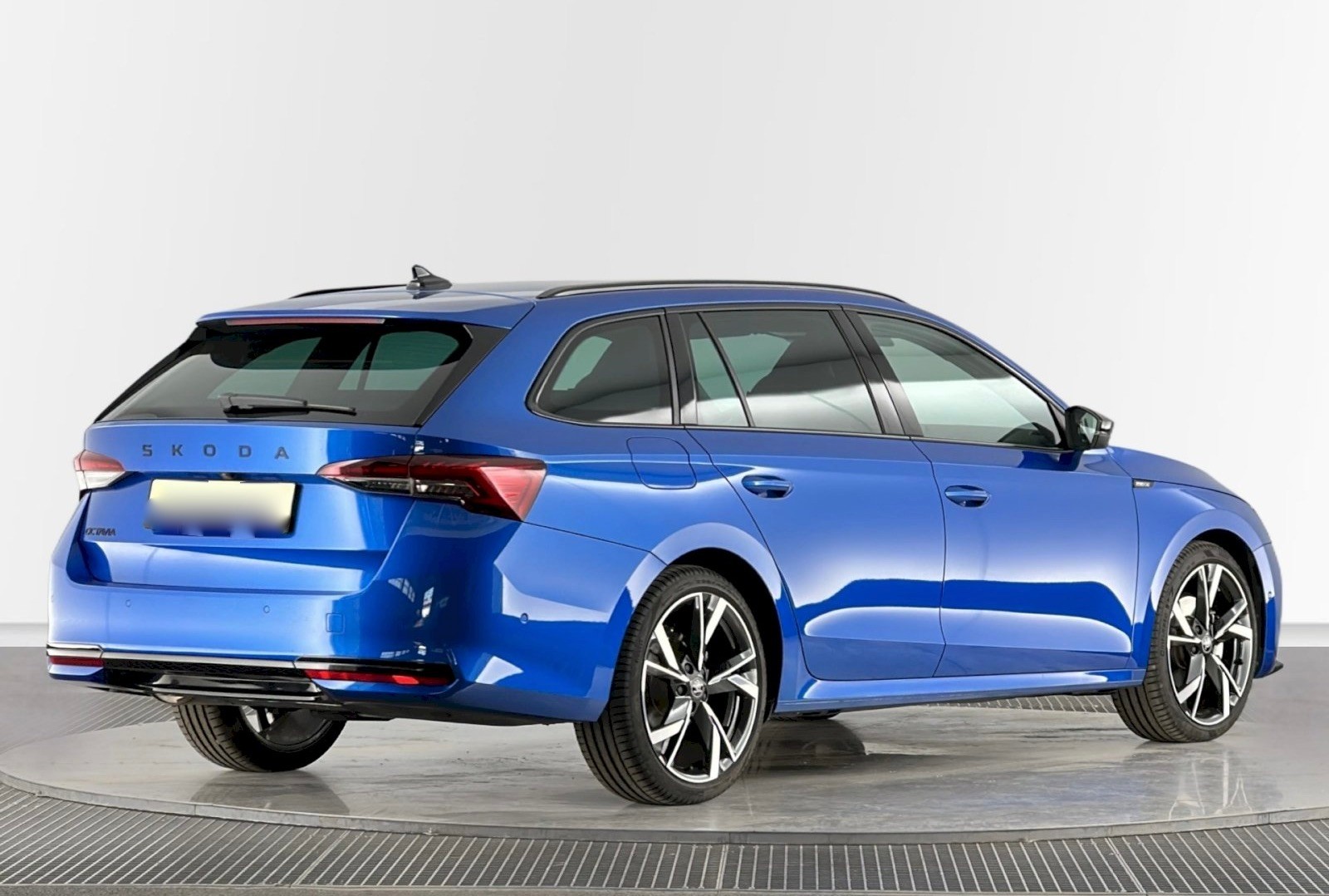 SKODA Octavia Combi 1.5 TSI mHEV DSG SportLine 150PS *FACELIFT *ELEKTR. AHK *RACE BLUE *BLACK PACKAGE *5 Jahre WERKS-GARANTIE!-image-1