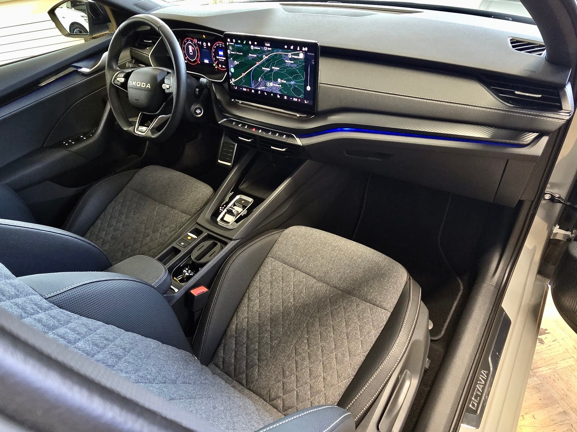 SKODA Octavia Combi 1.5 TSI mHEV DSG SportLine 150PS *FACELIFT *ELEKTR. AHK *STEEL GREY *BLACK PACKAGE *5 Jahre WERKS-GARANTIE!-image-15