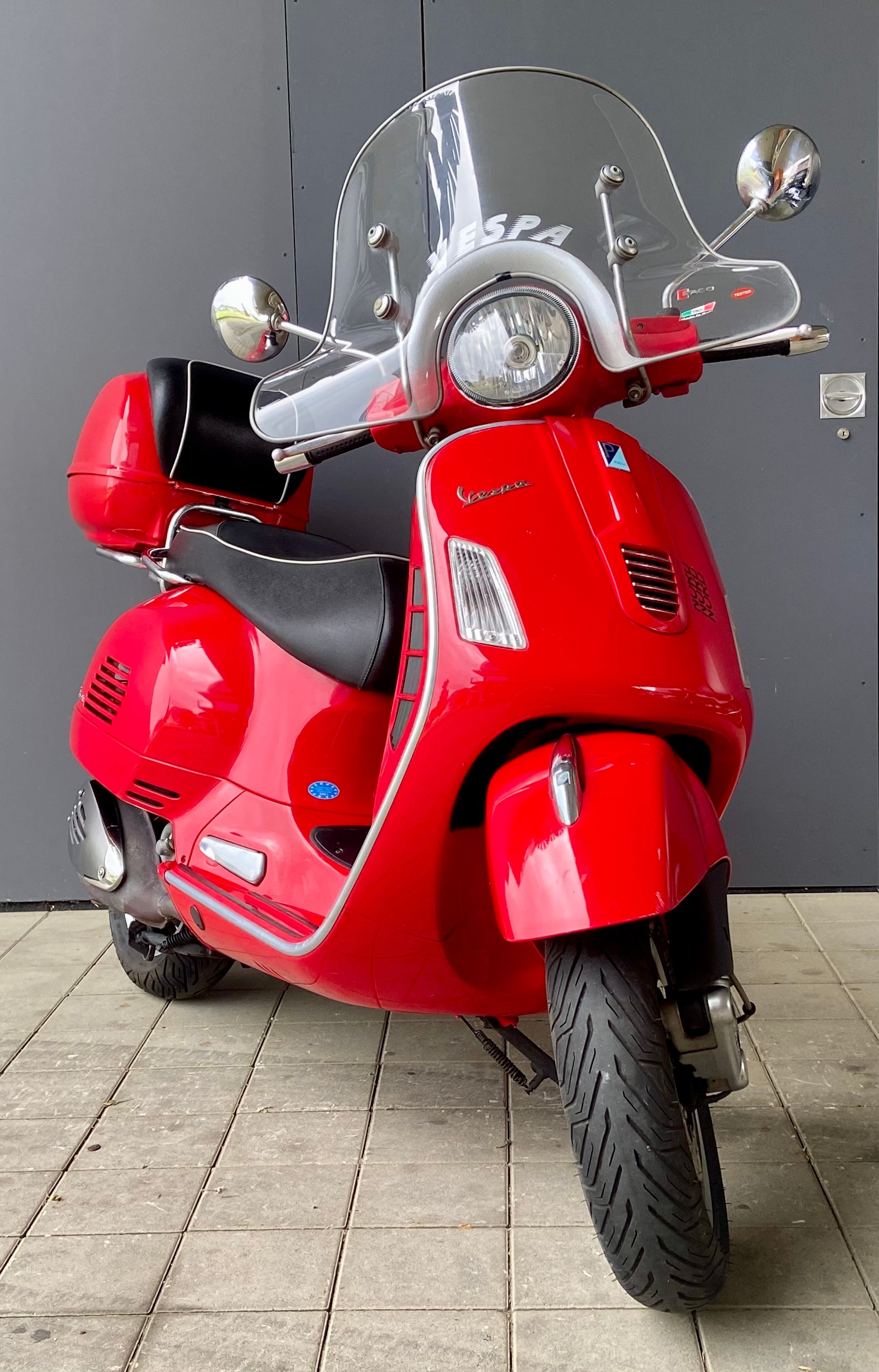 PIAGGIO Vespa GTS Super 300 i.e-showroom-element-1