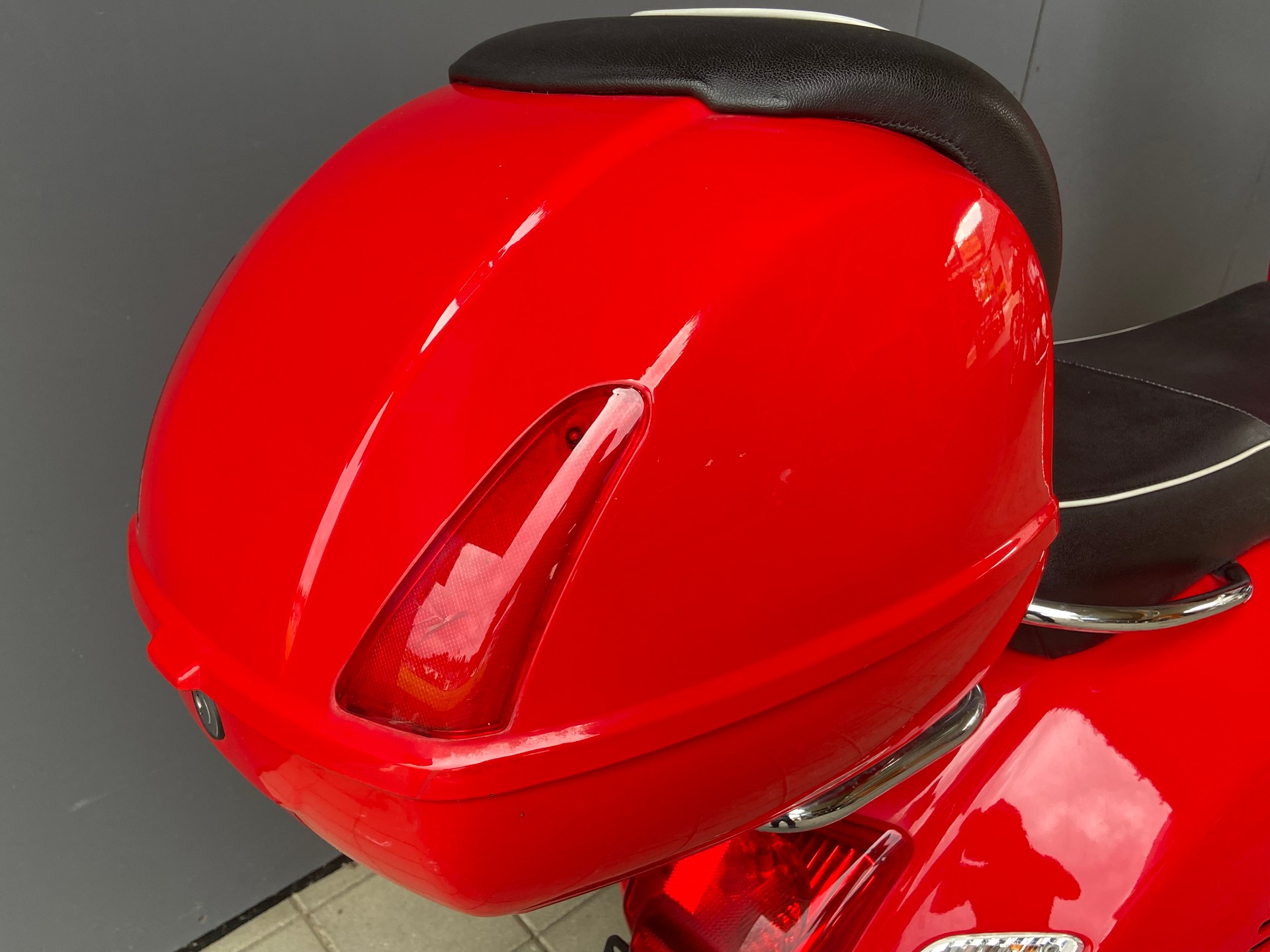 PIAGGIO Vespa GTS Super 300 i.e-image-4