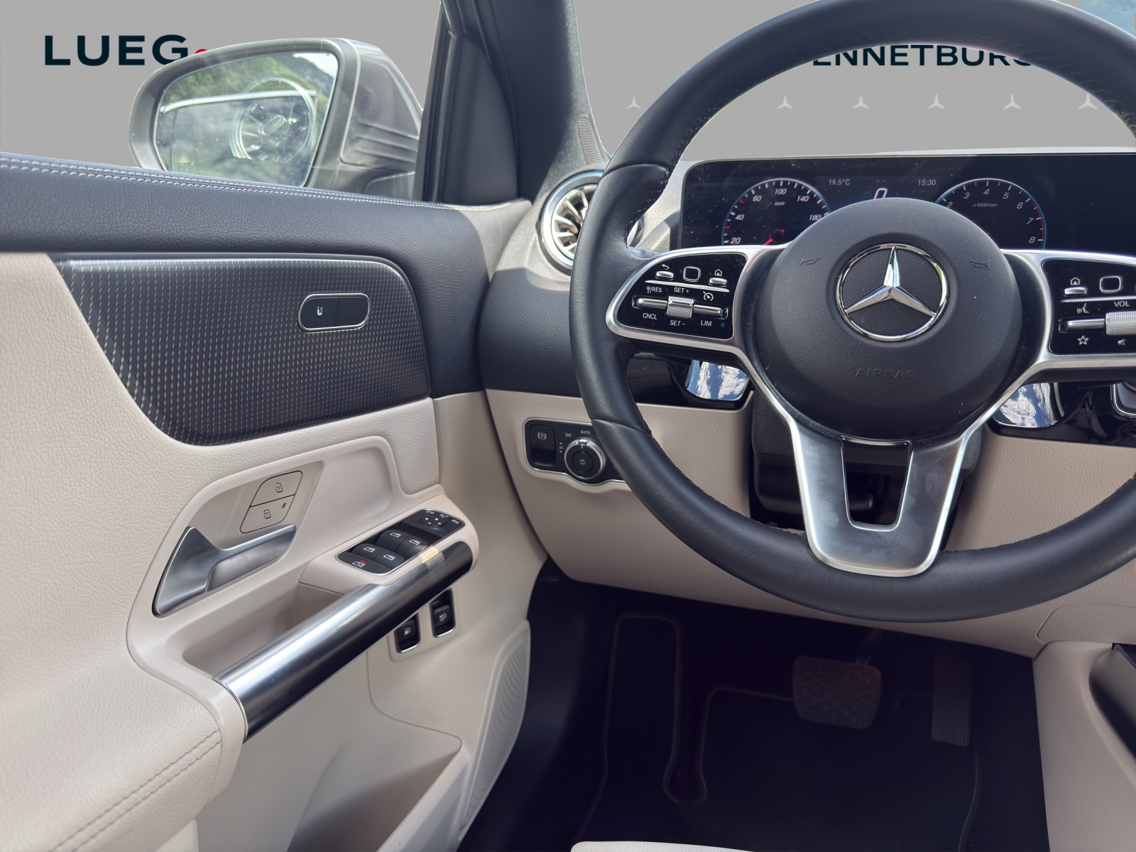 MERCEDES-BENZ GLA 250e Progressive 8G-DCT-image-11
