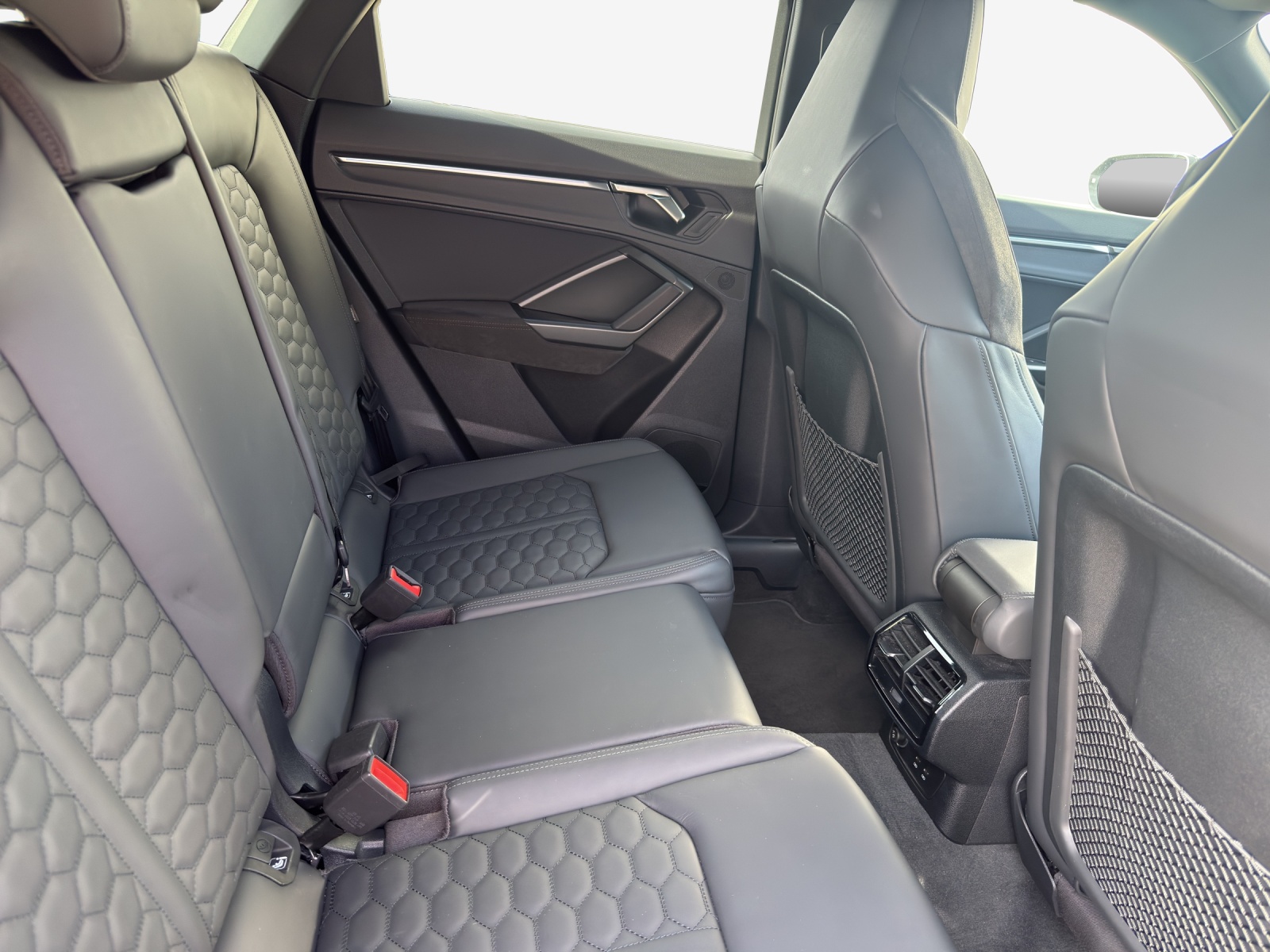 AUDI RS Q3 Sportback quattro S tronic-image-10