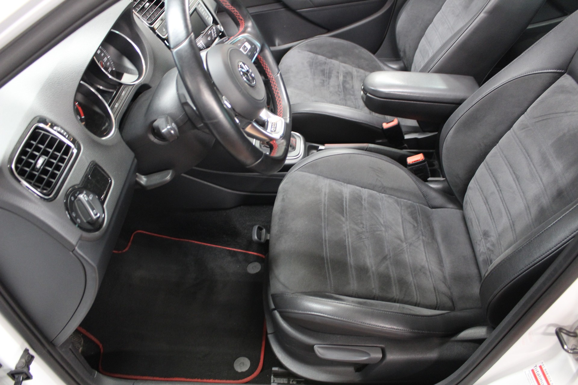 VW Polo 1.8 TSI GTI DSG-image-8