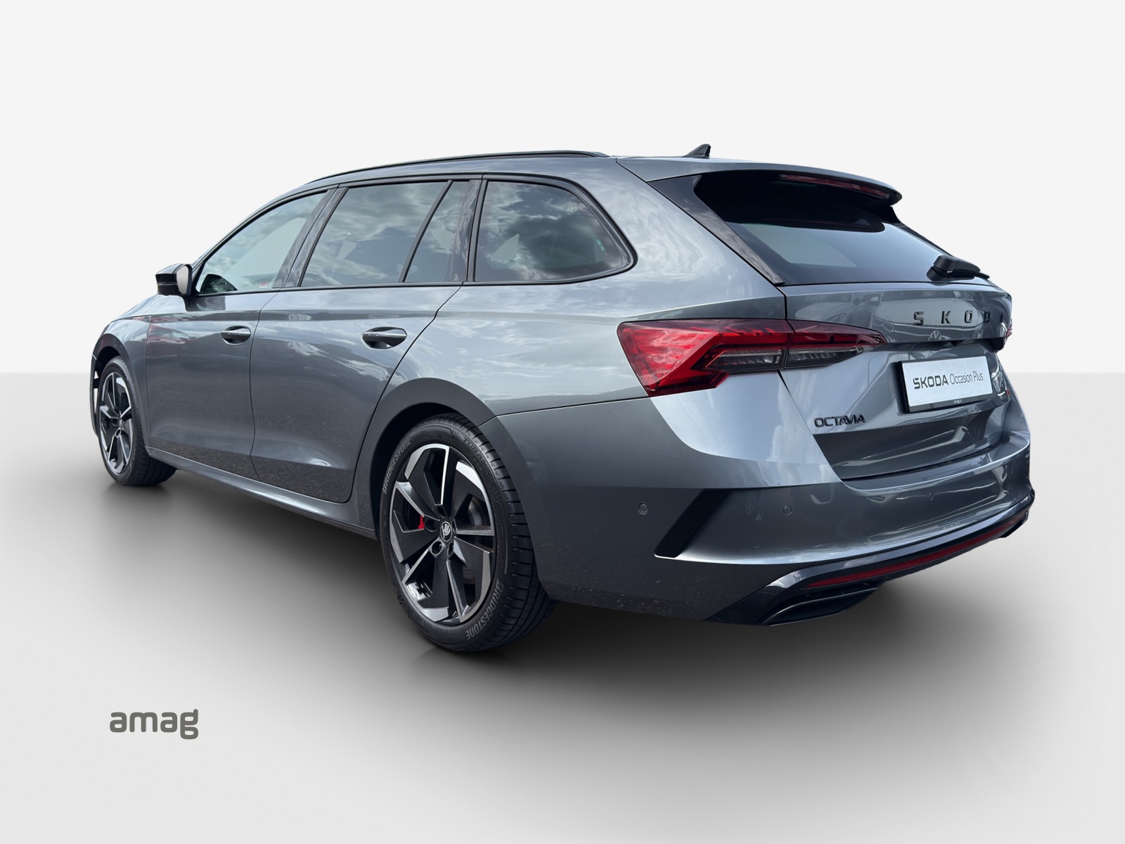SKODA Octavia Combi 2.0 TSI DSG RS-image-2