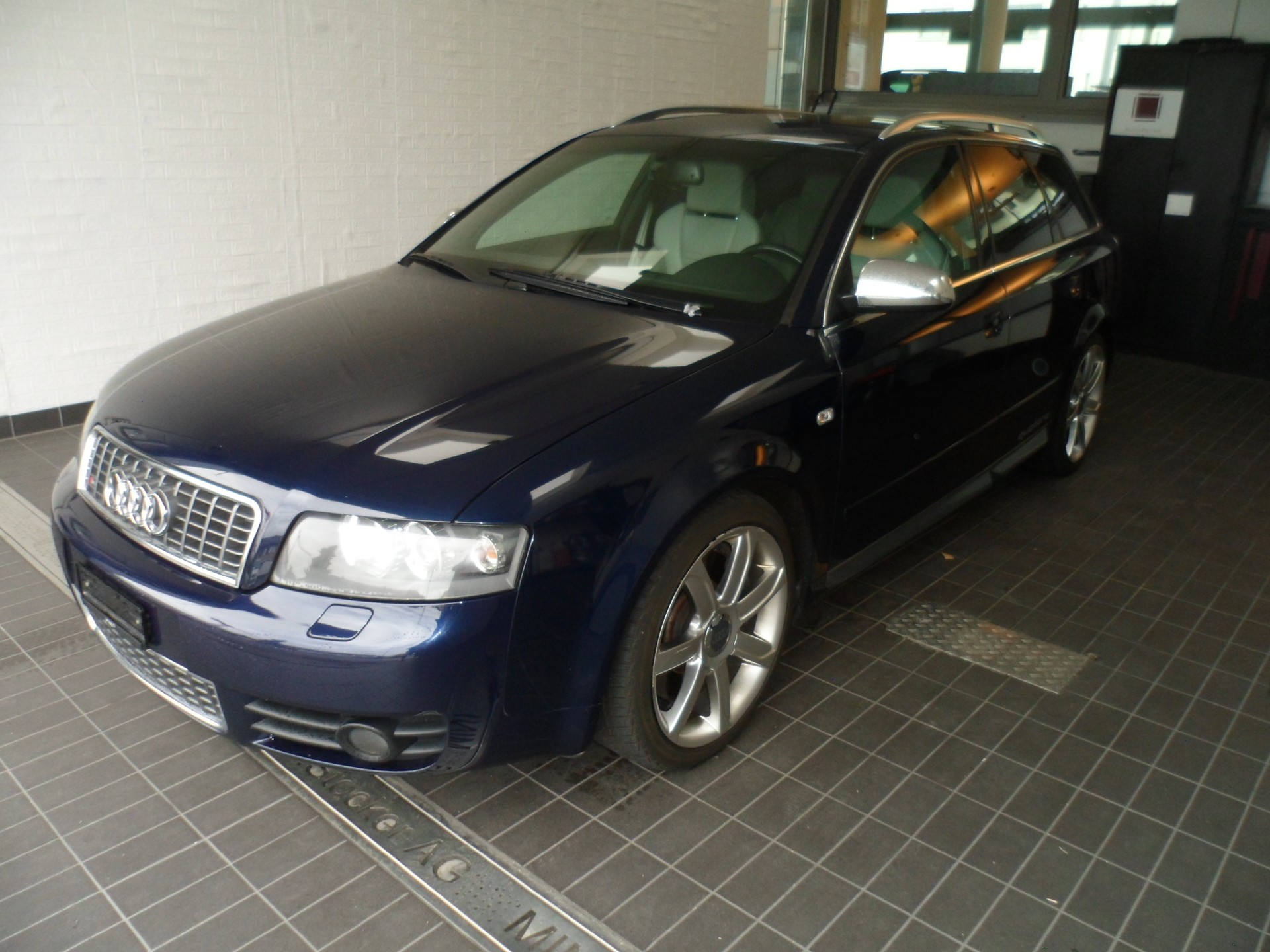 AUDI S4 Avant 4.2 V8 quattro-image-1