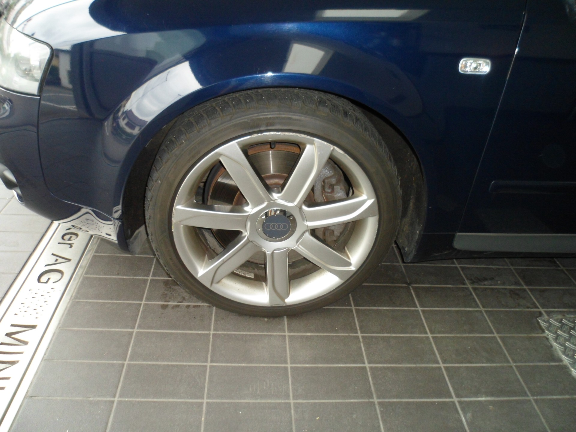 AUDI S4 Avant 4.2 V8 quattro-image-2