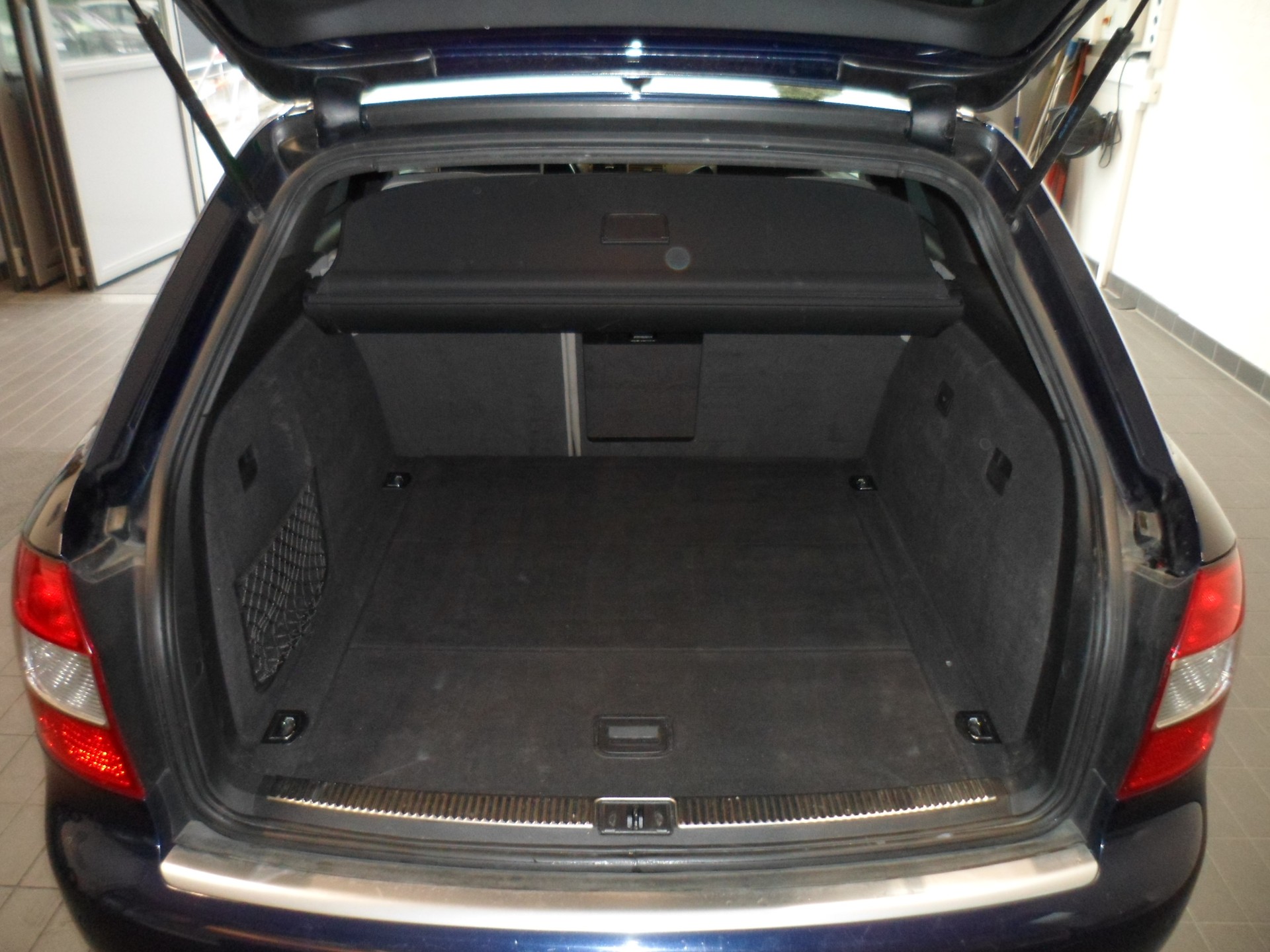 AUDI S4 Avant 4.2 V8 quattro-image-5