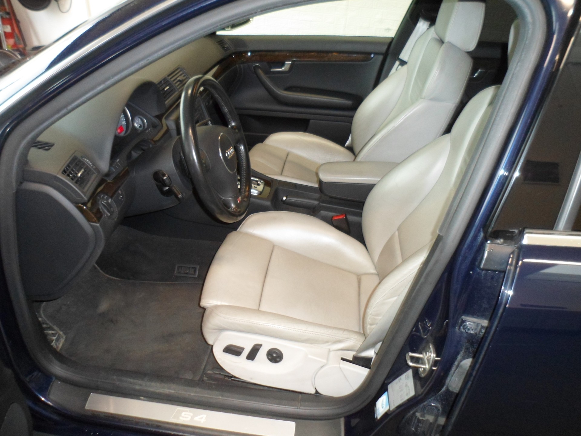 AUDI S4 Avant 4.2 V8 quattro-image-8