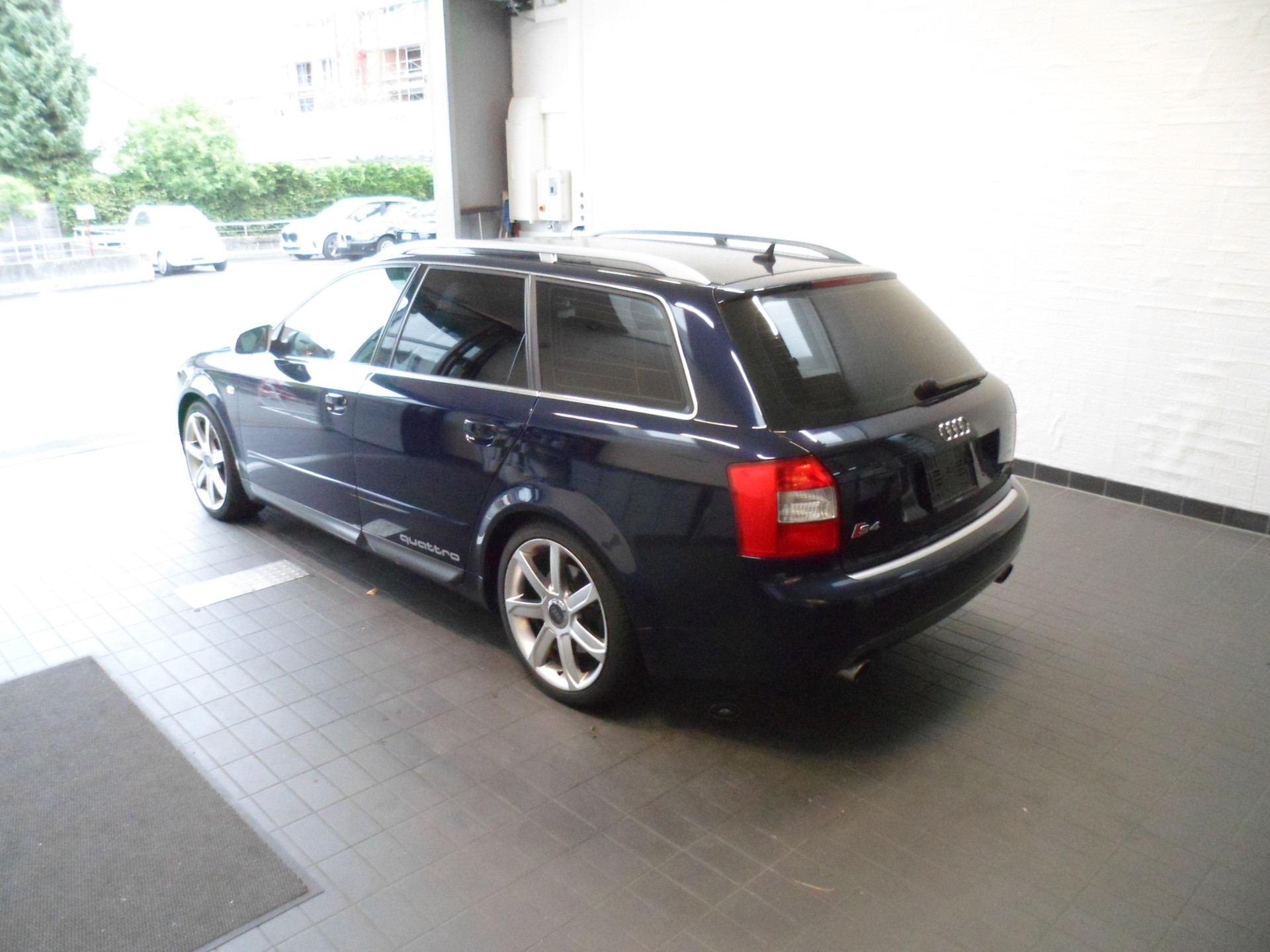 AUDI S4 Avant 4.2 V8 quattro-image-3