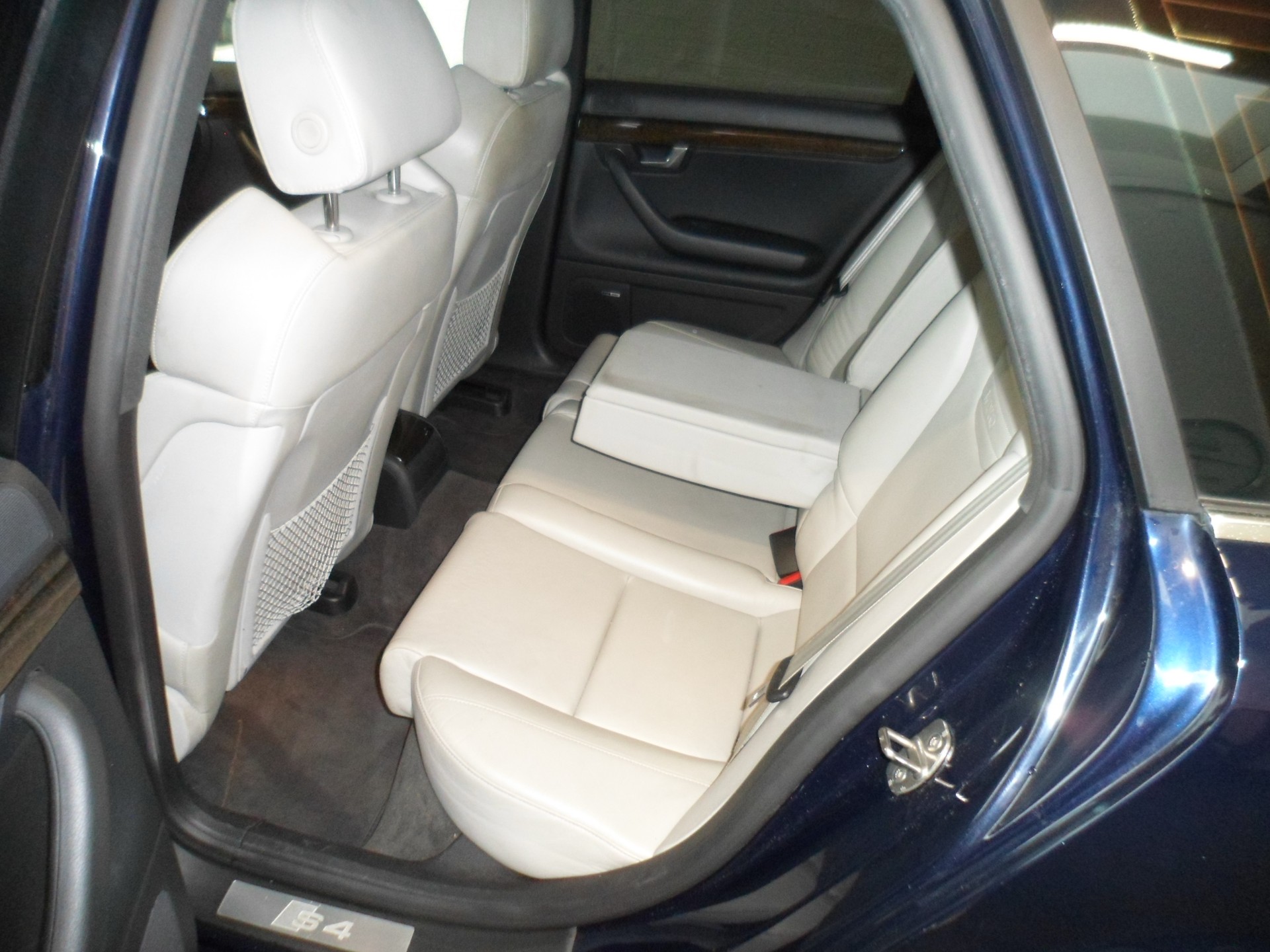 AUDI S4 Avant 4.2 V8 quattro-image-7